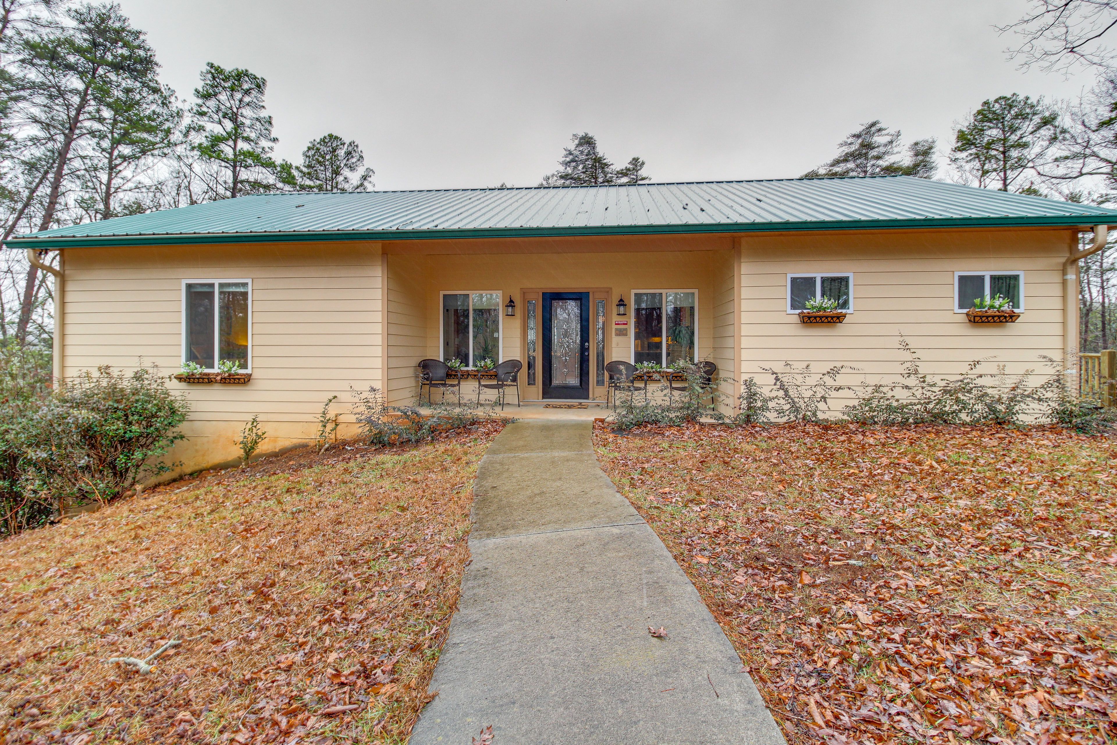 Home Exterior | Parking | Driveway (5 Vehicles)