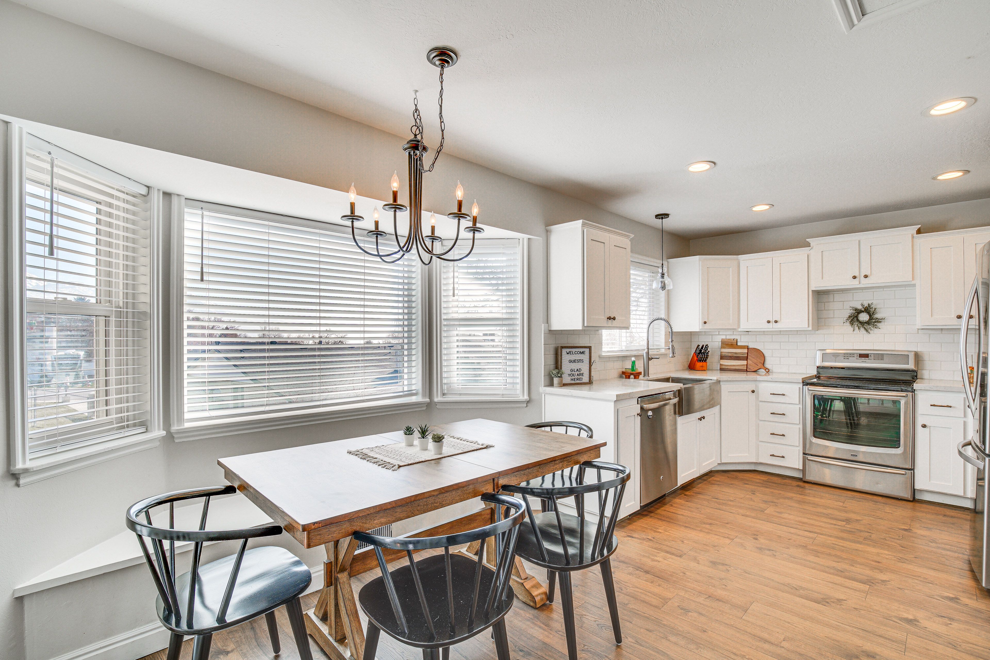 Dining Area | Dining Table | Dishware/Flatware