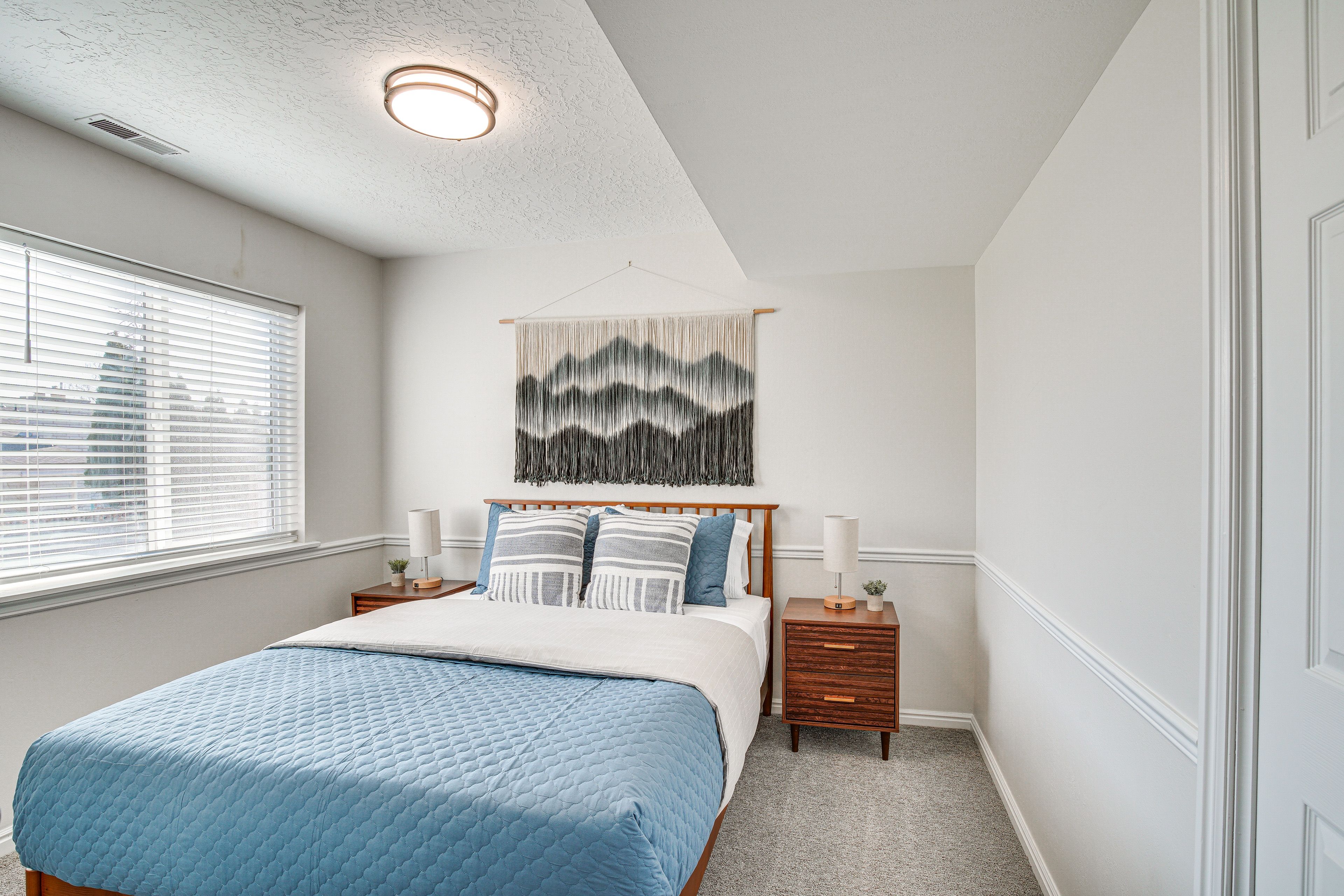 Bedroom 5 | Basement | Queen Bed