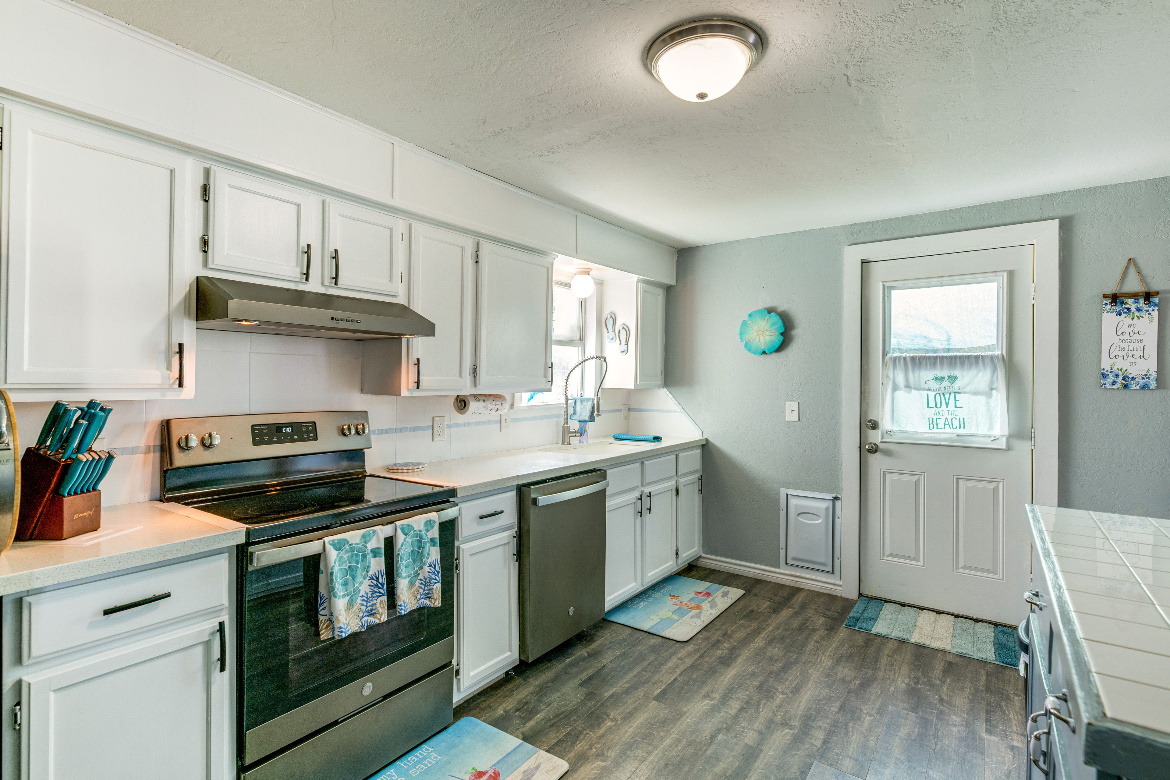 Kitchen | Single-Story Home | Central Air Conditioning & Heating