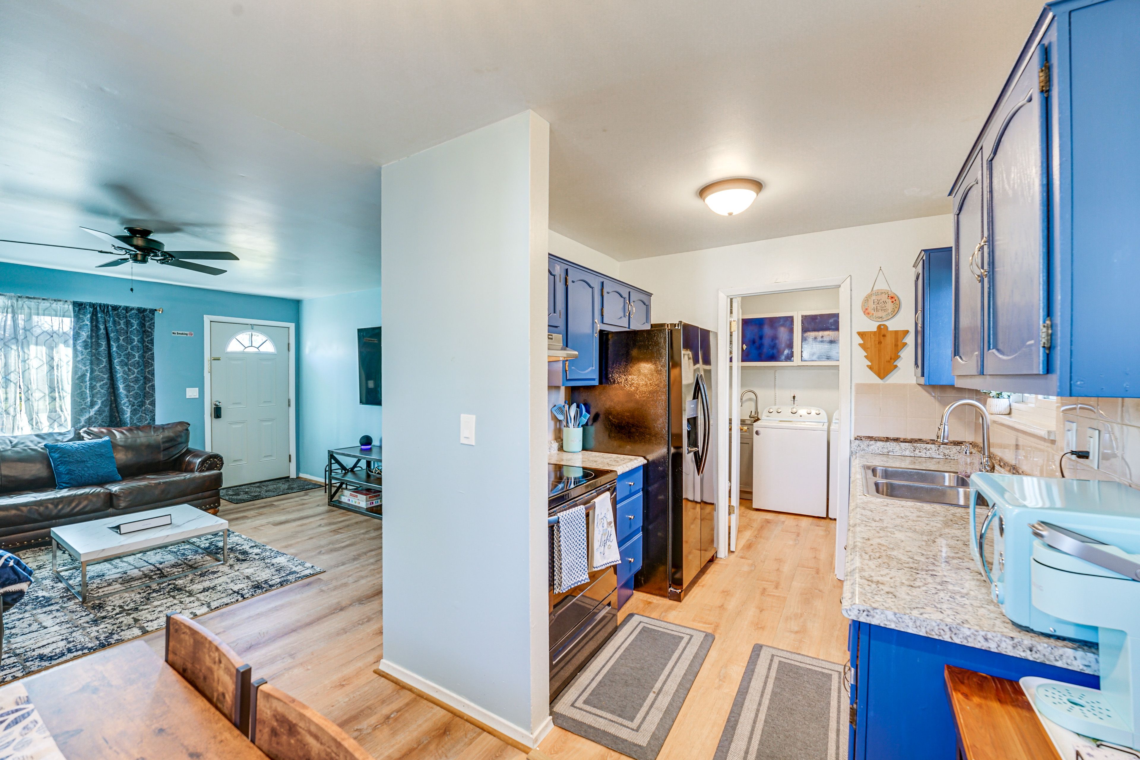 Kitchen | Central Air Conditioning | Free WiFi