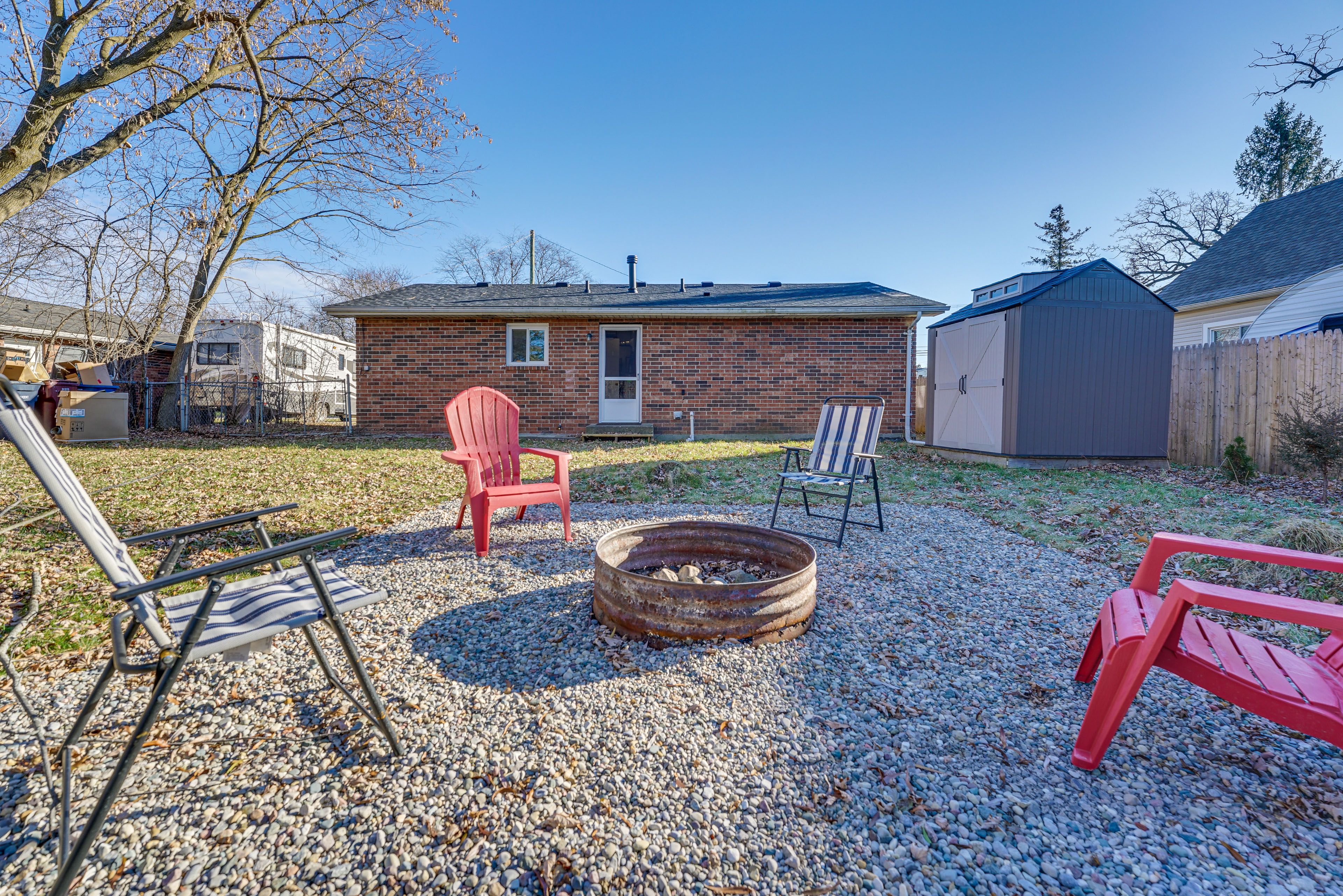 Private Backyard Area | Outdoor Fire Pit