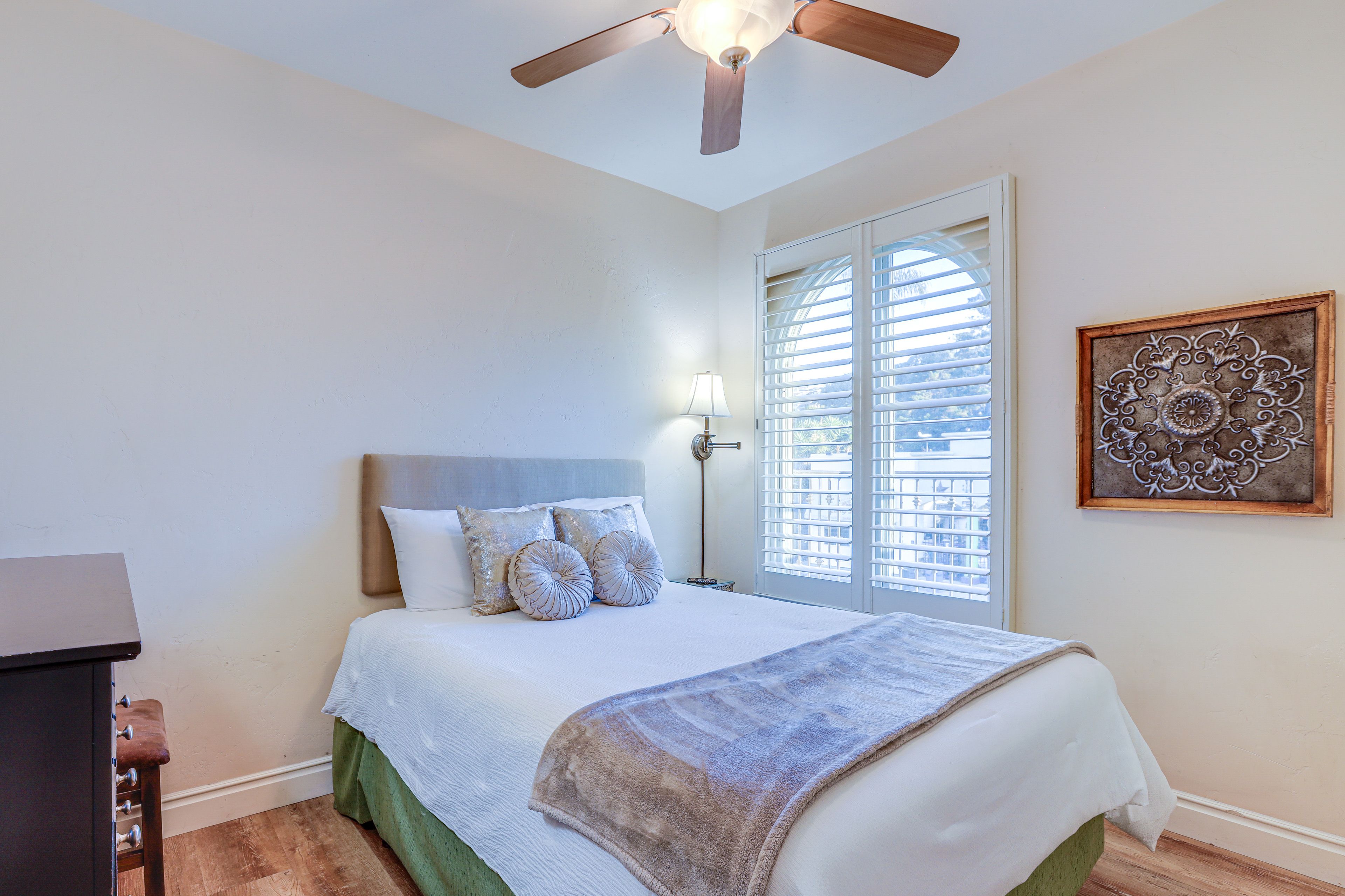 Bedroom | Queen Bed