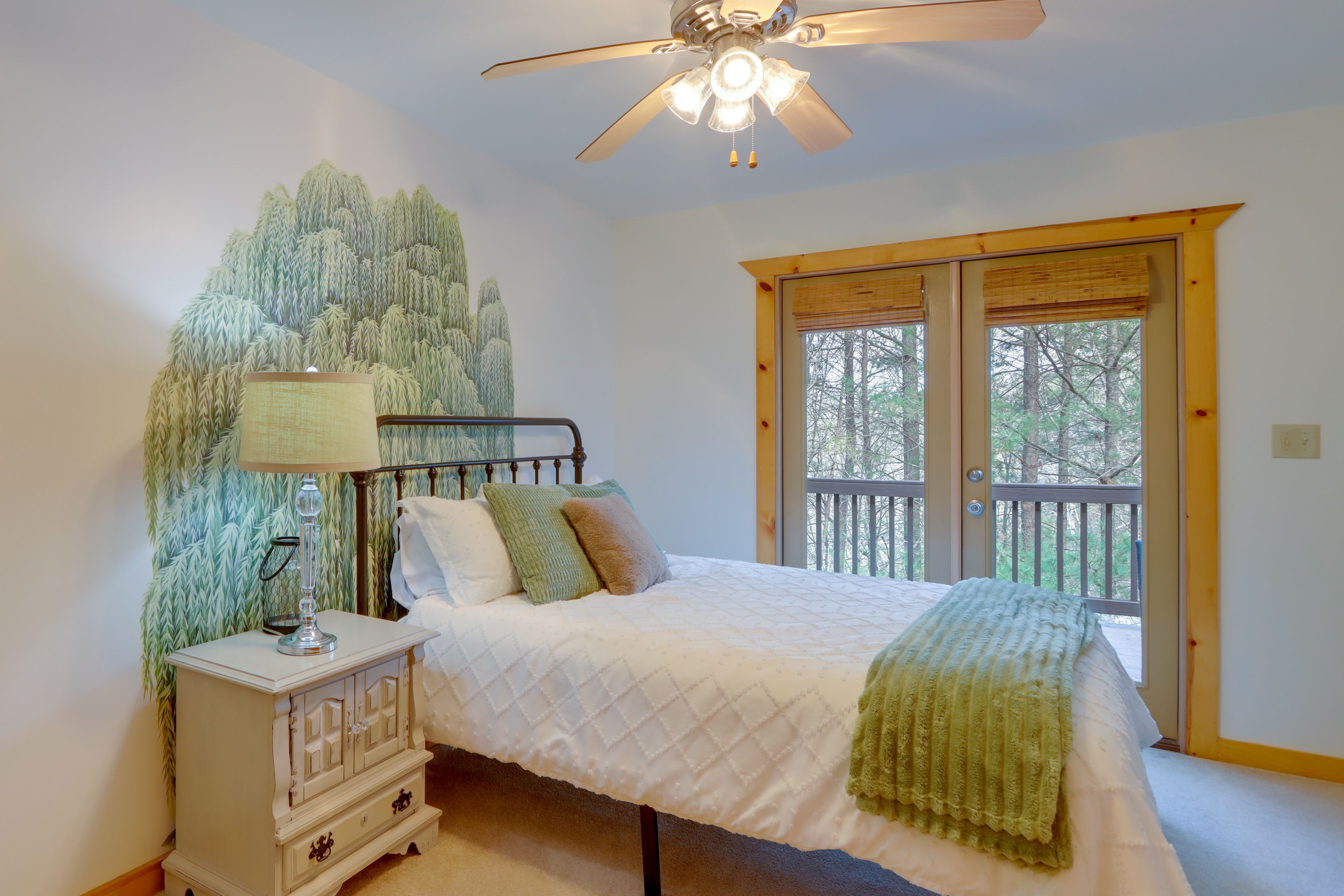 Bedroom 2 | Queen Bed | 1st Floor