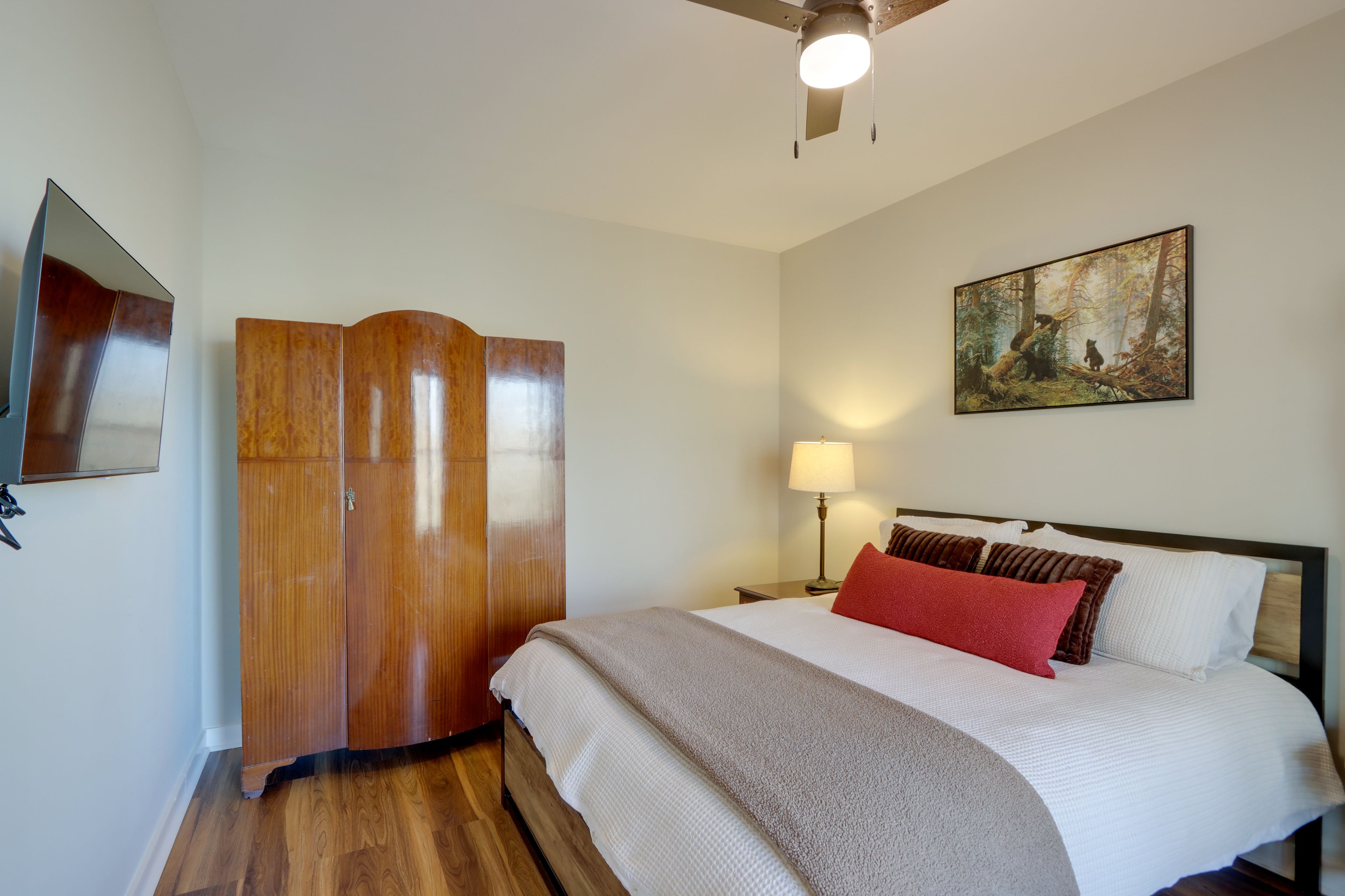 Bedroom 3 | Queen Bed | Smart TV | Basement Level