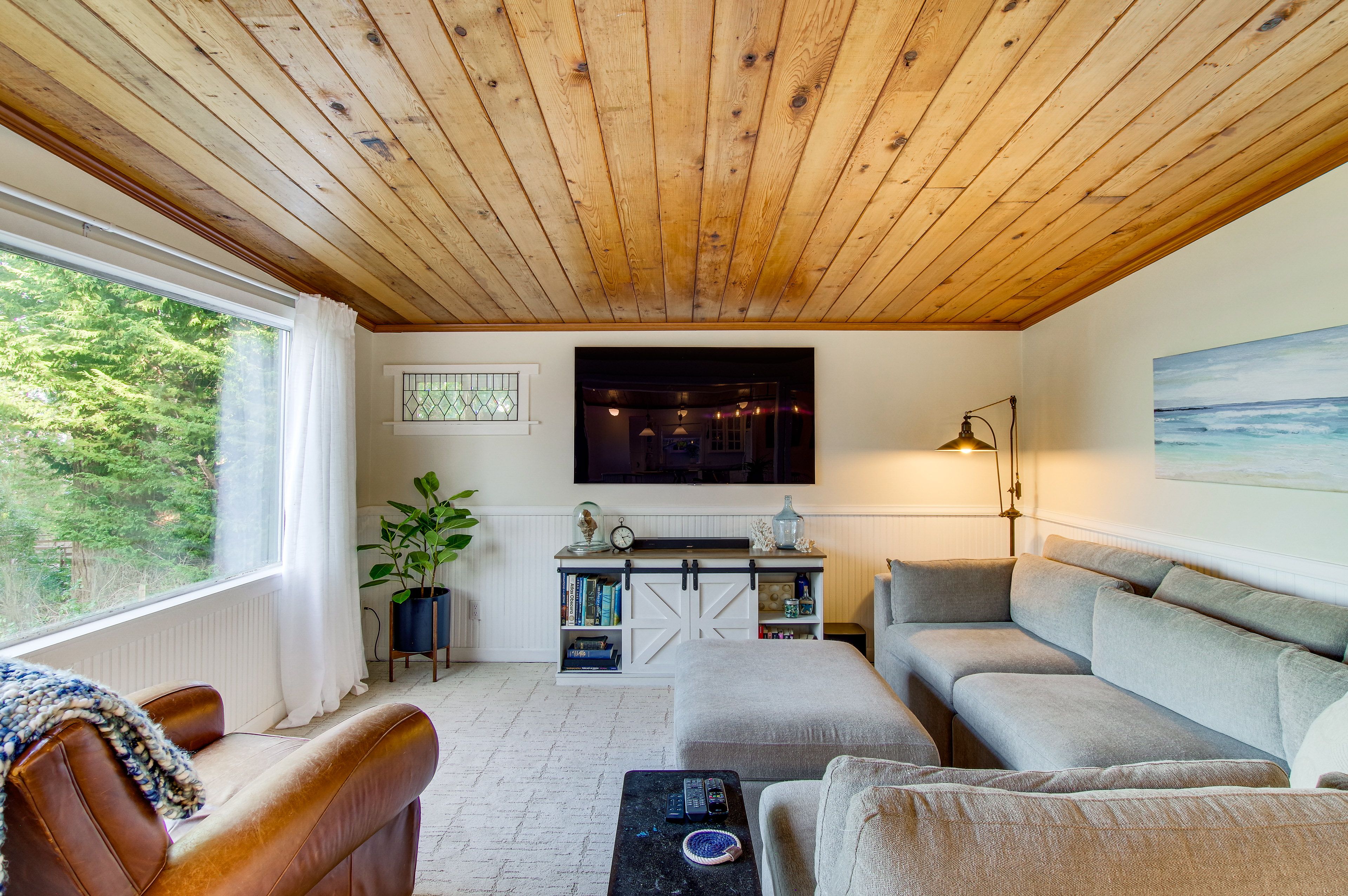 Living Room | Smart TV | Main Floor