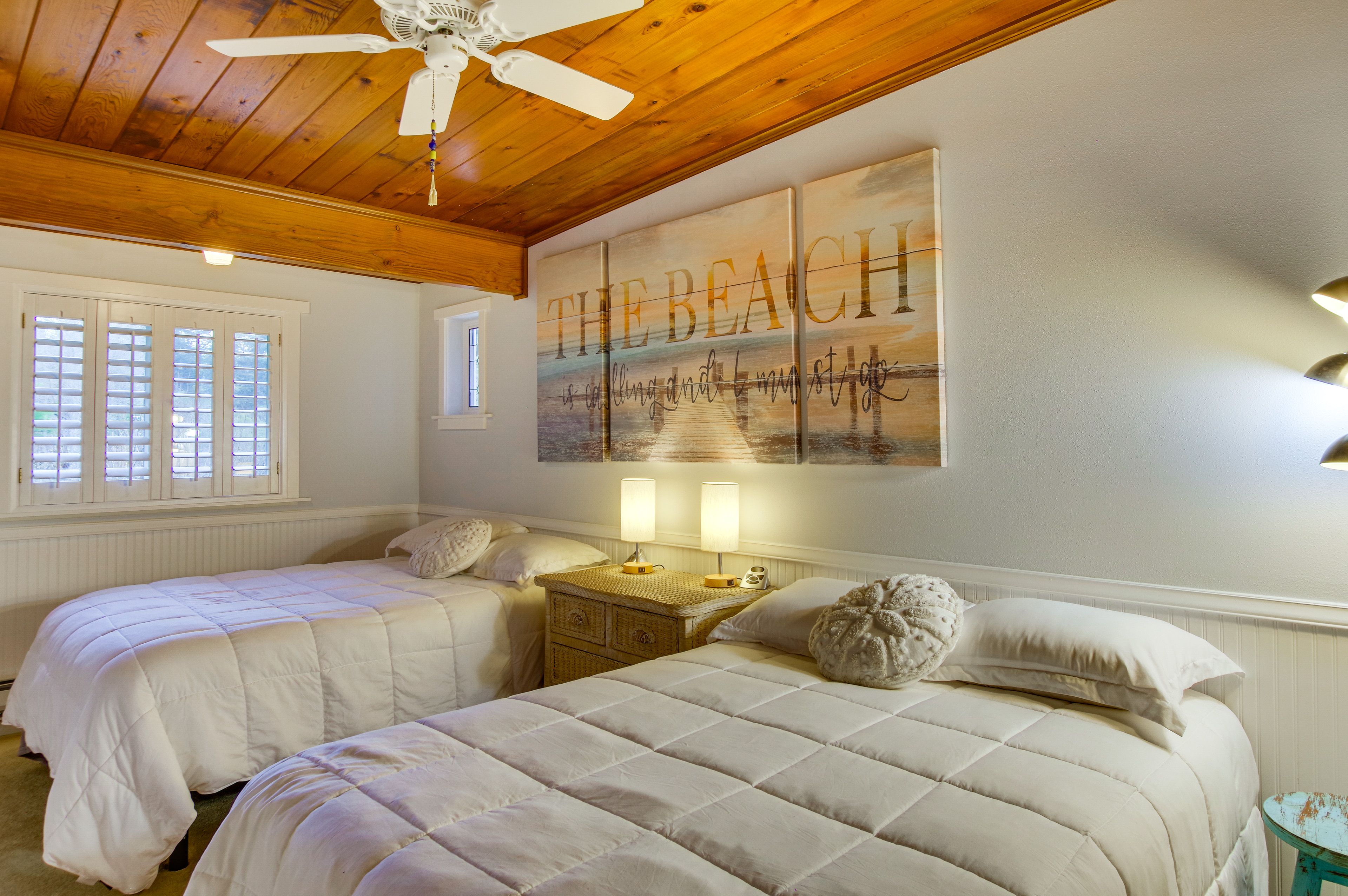 Bedroom 2 | 2 Full Beds | Smart TV | Main Floor