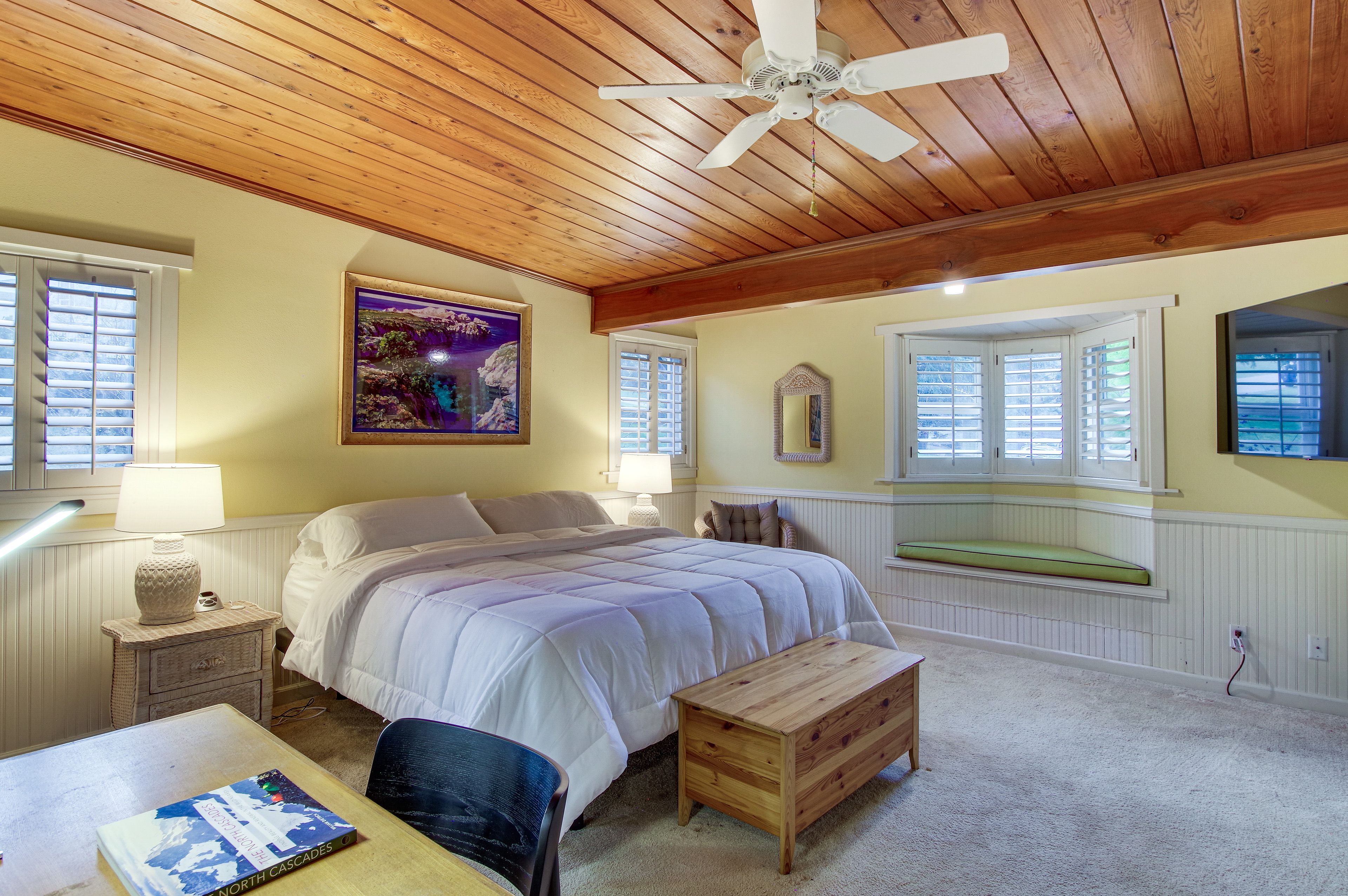 Bedroom 1 | King Bed | Smart TV | Main Floor