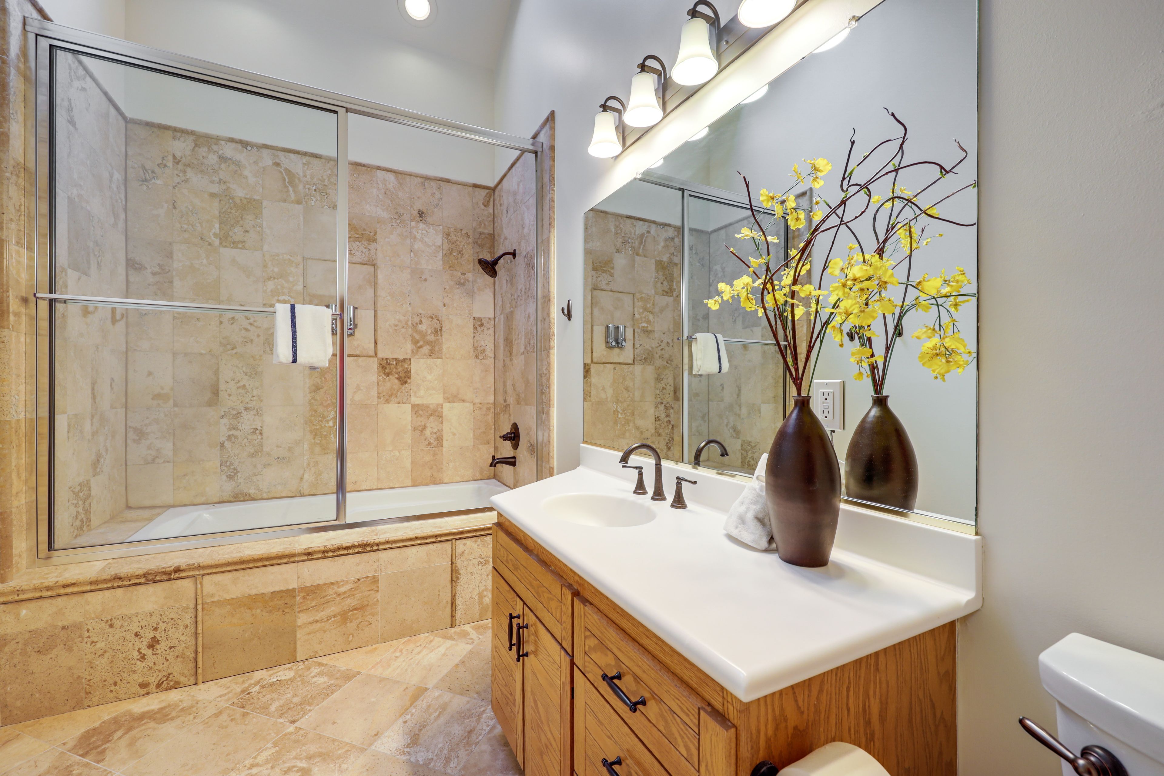 Full Bathroom | 3rd Floor | Towels Provided