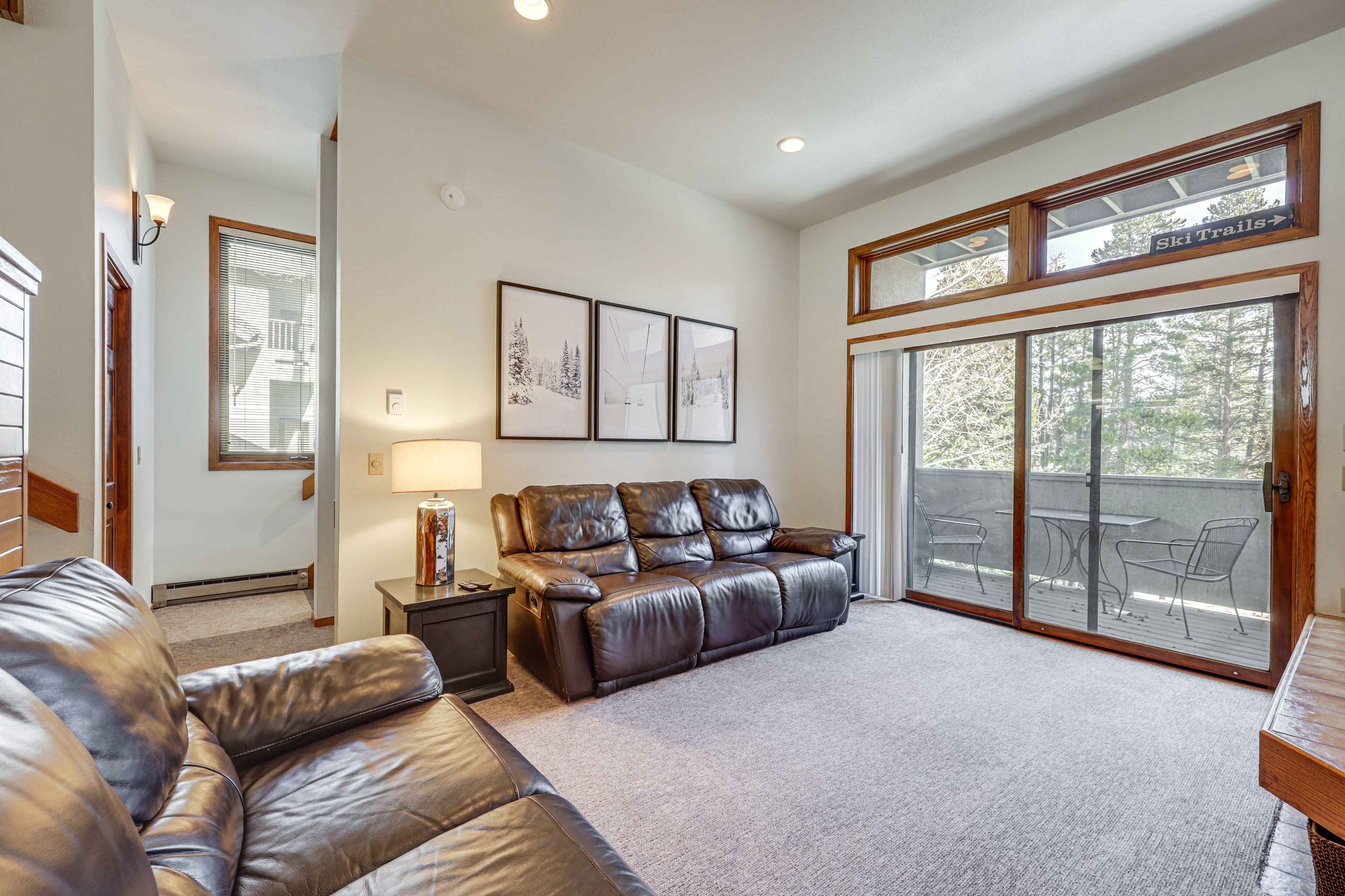 Living Room | 1st Floor | Smart TV