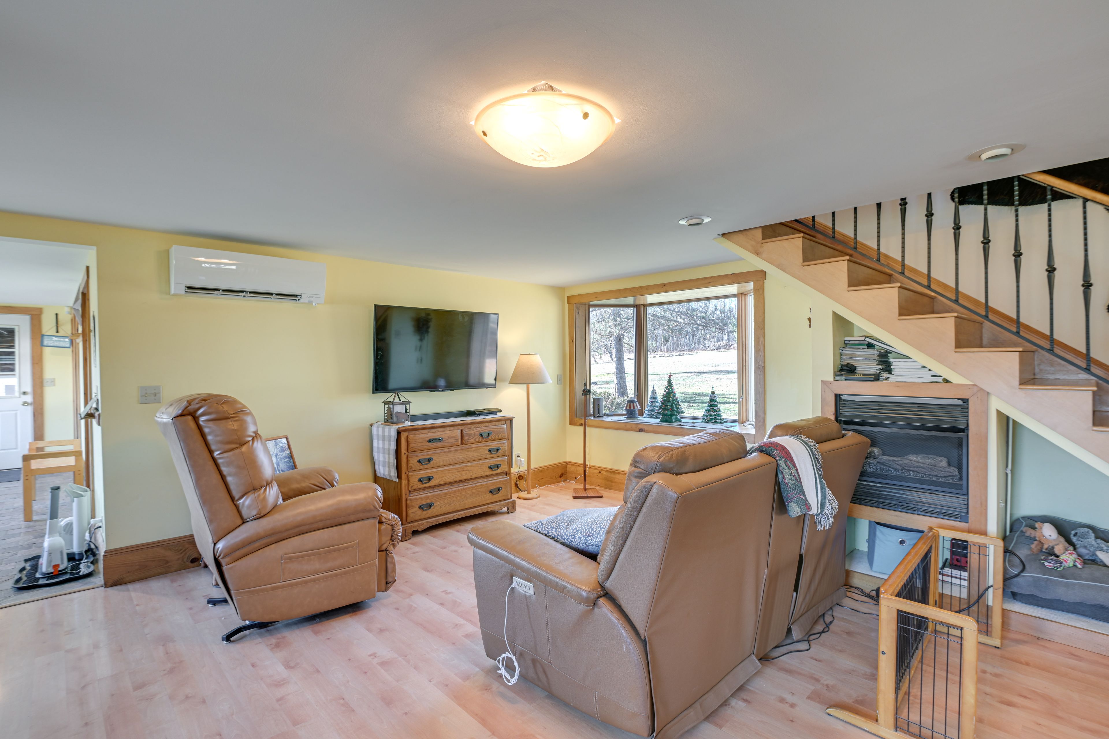 Bradford Vacation Rental | 3BR | 2BA | 2,000 Sq Ft | 5 Steps Required