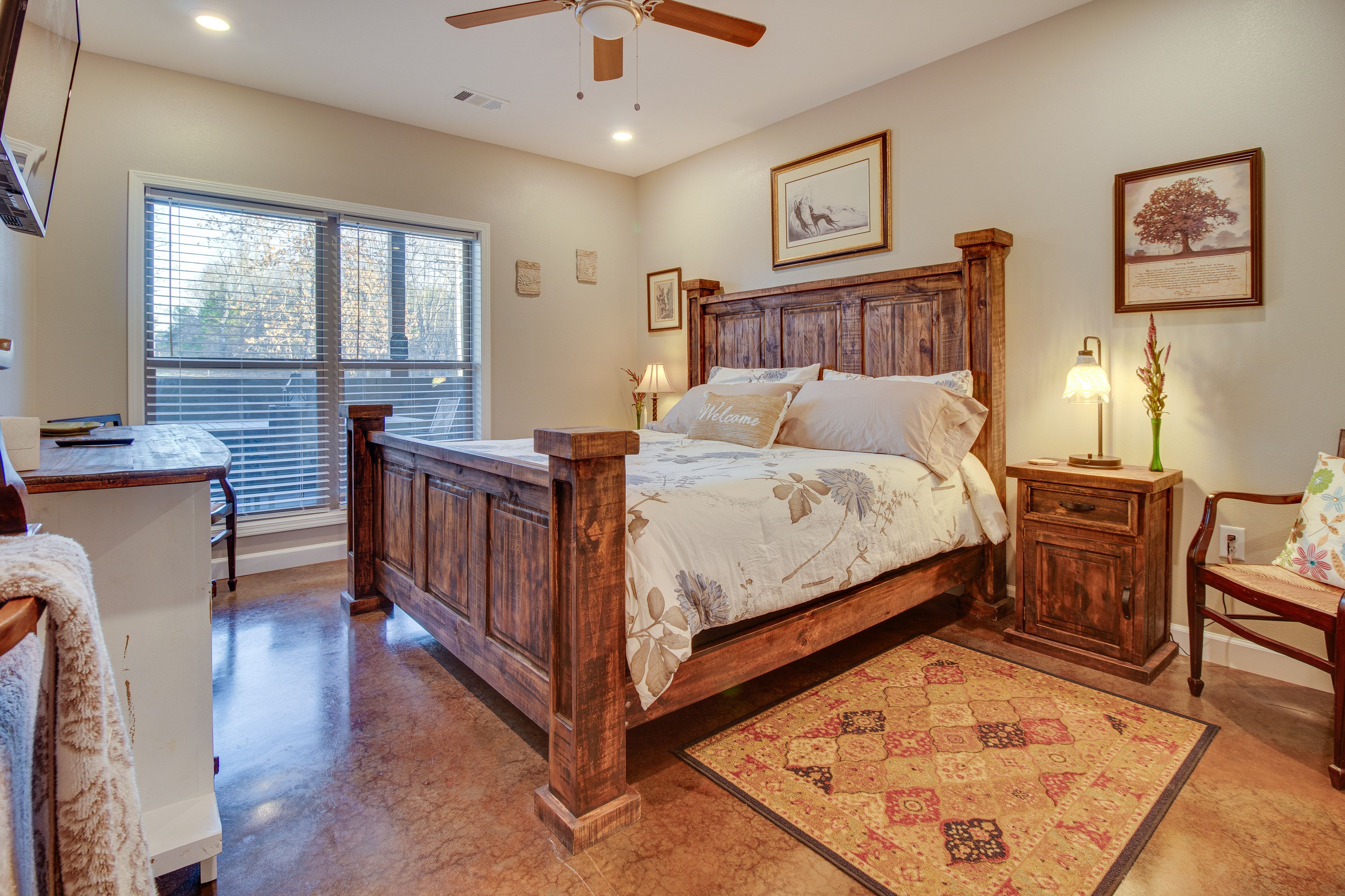 Bedroom | King Bed | Linens & Towels Provided