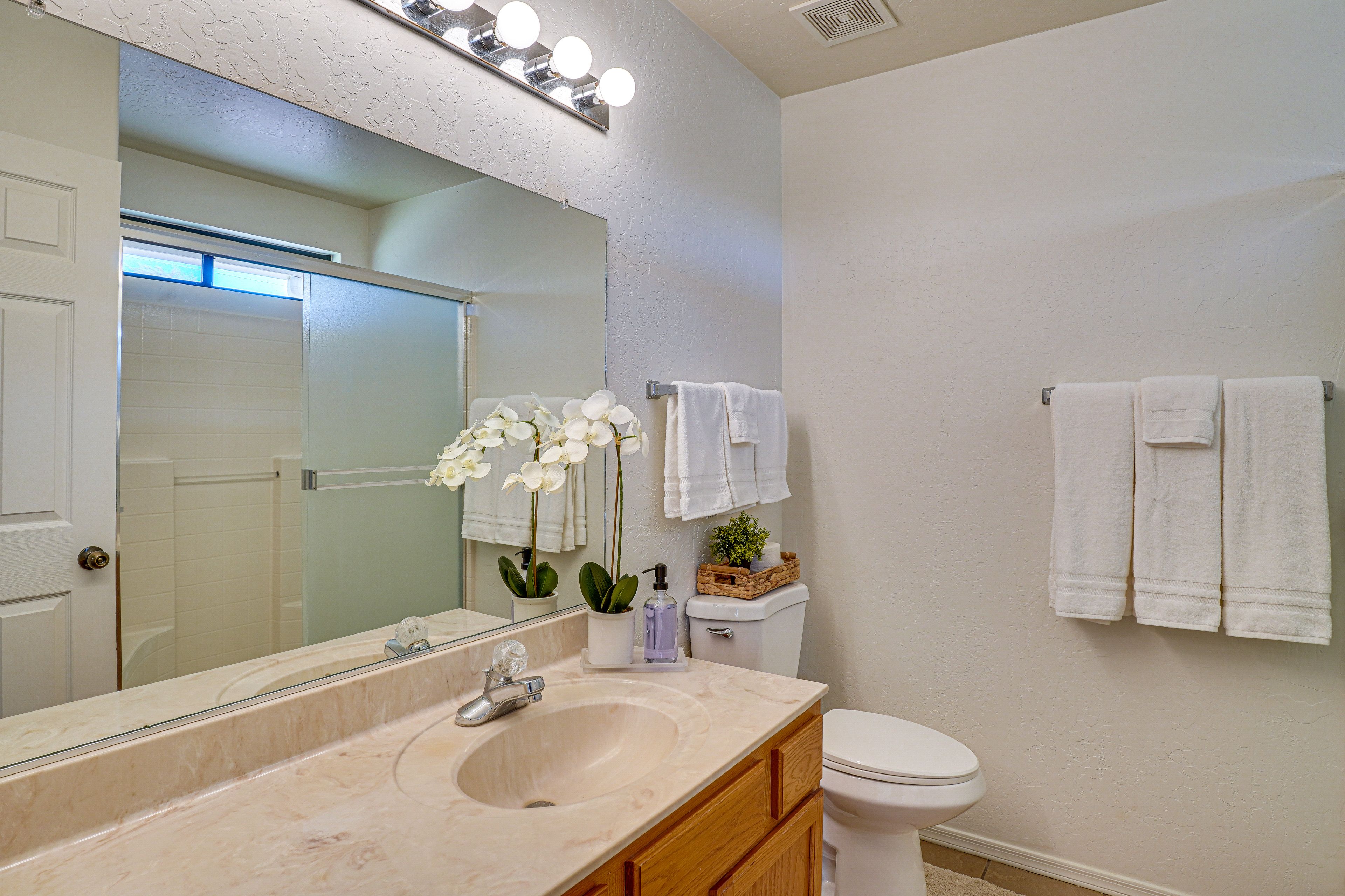 Full Bath | Complimentary Toiletries | Towels Provided
