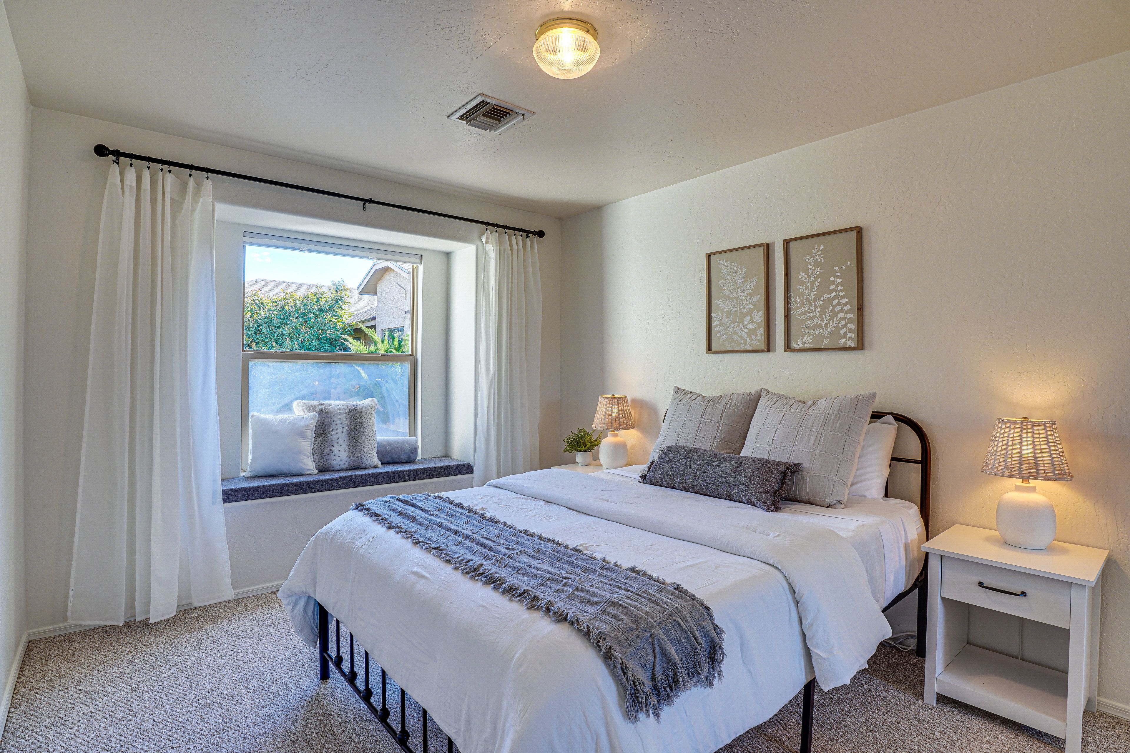 Bedroom 2 | Queen Bed