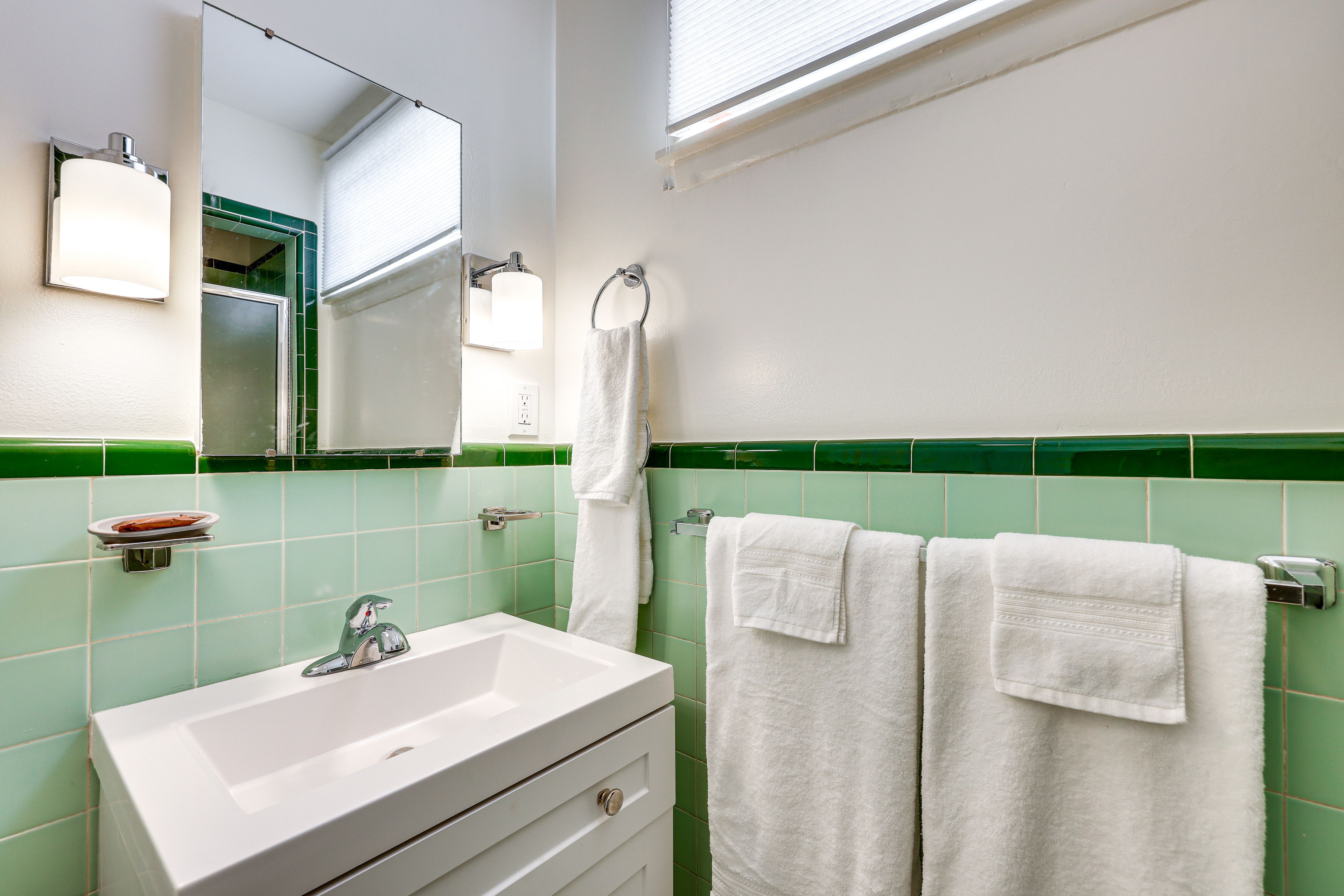 Full Bathroom | 2nd Floor
