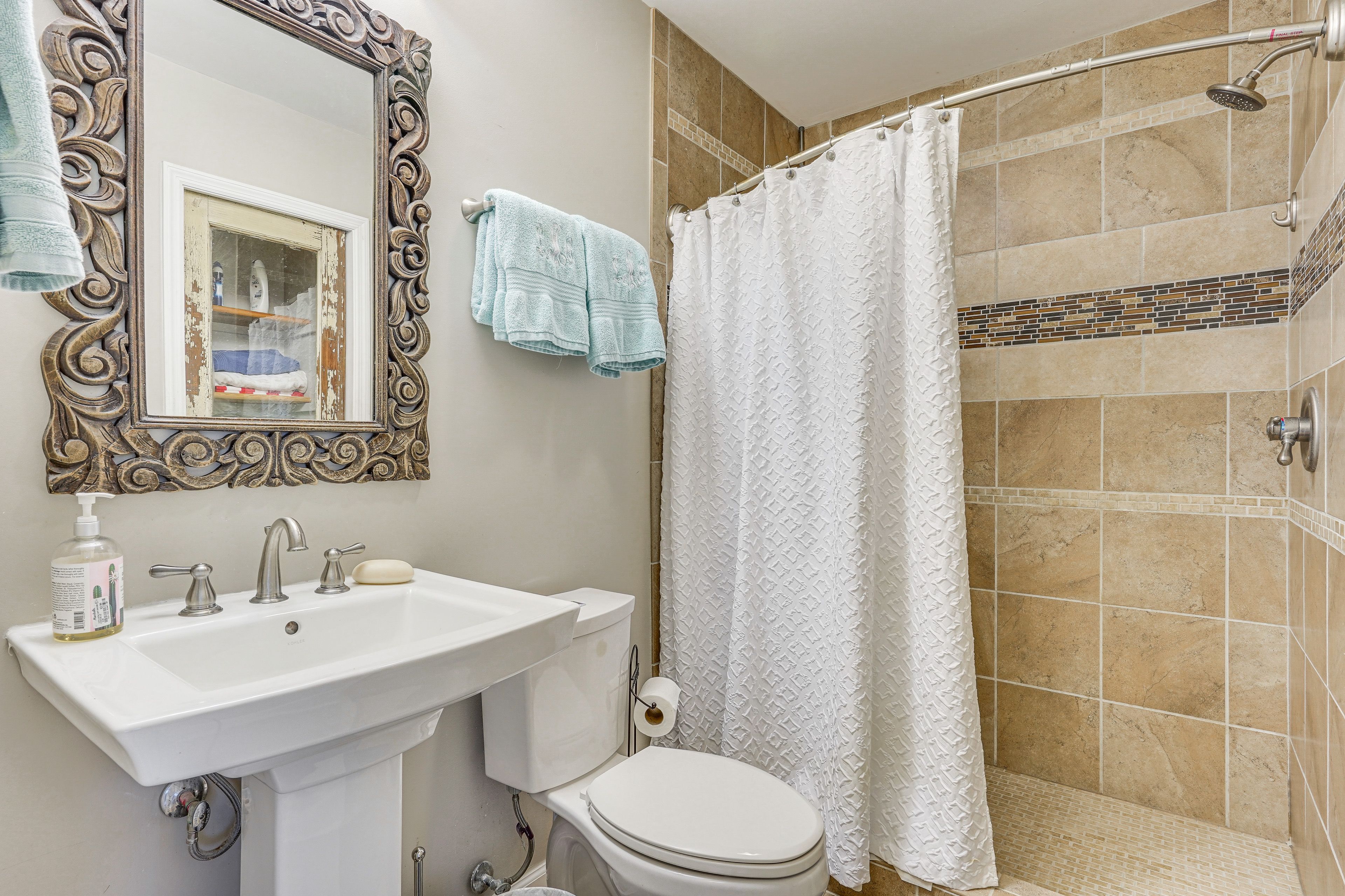 Full Bathroom | 2nd Floor