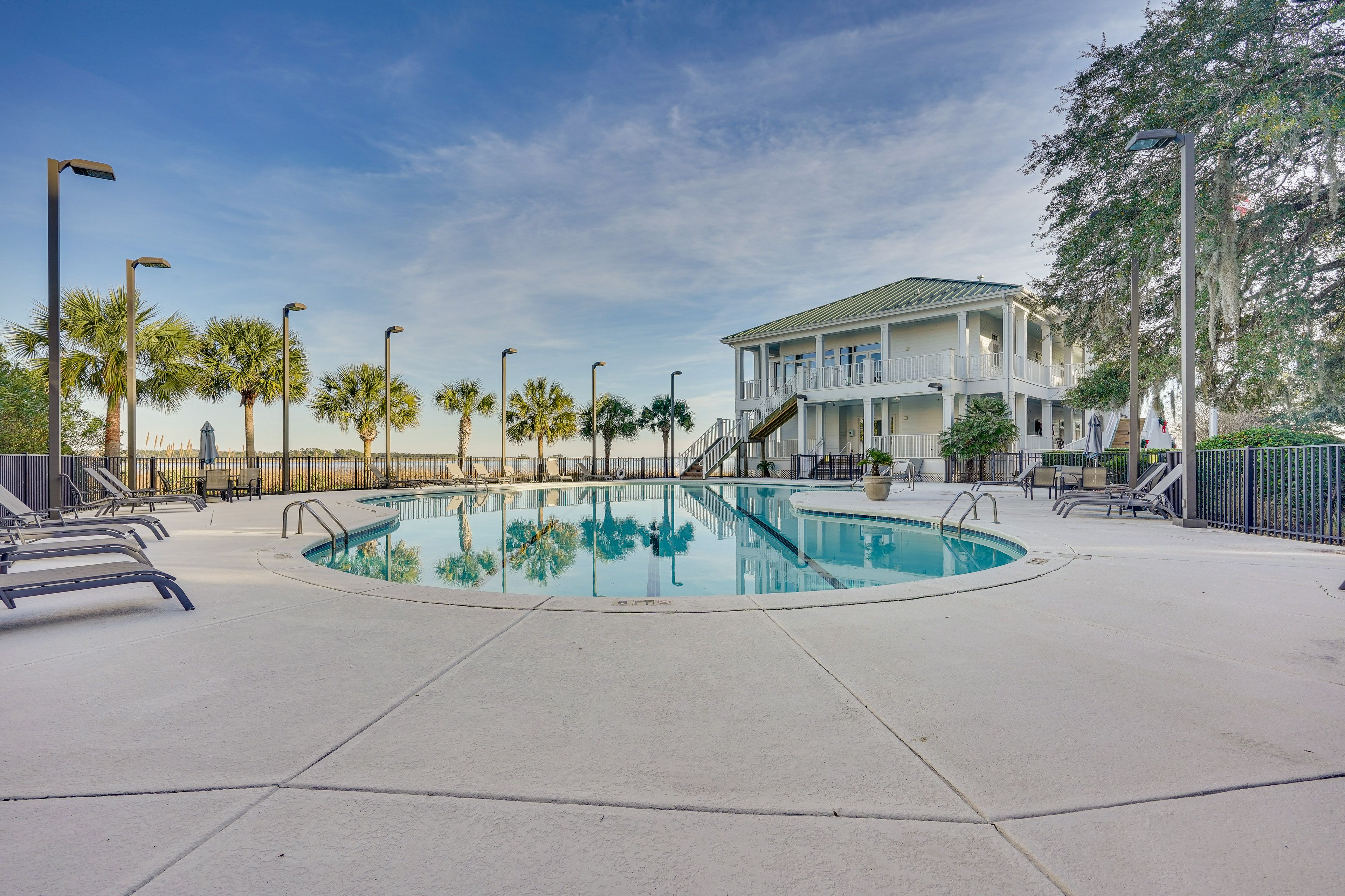 Community Amenities | Central Heating & A/C | Free WiFi