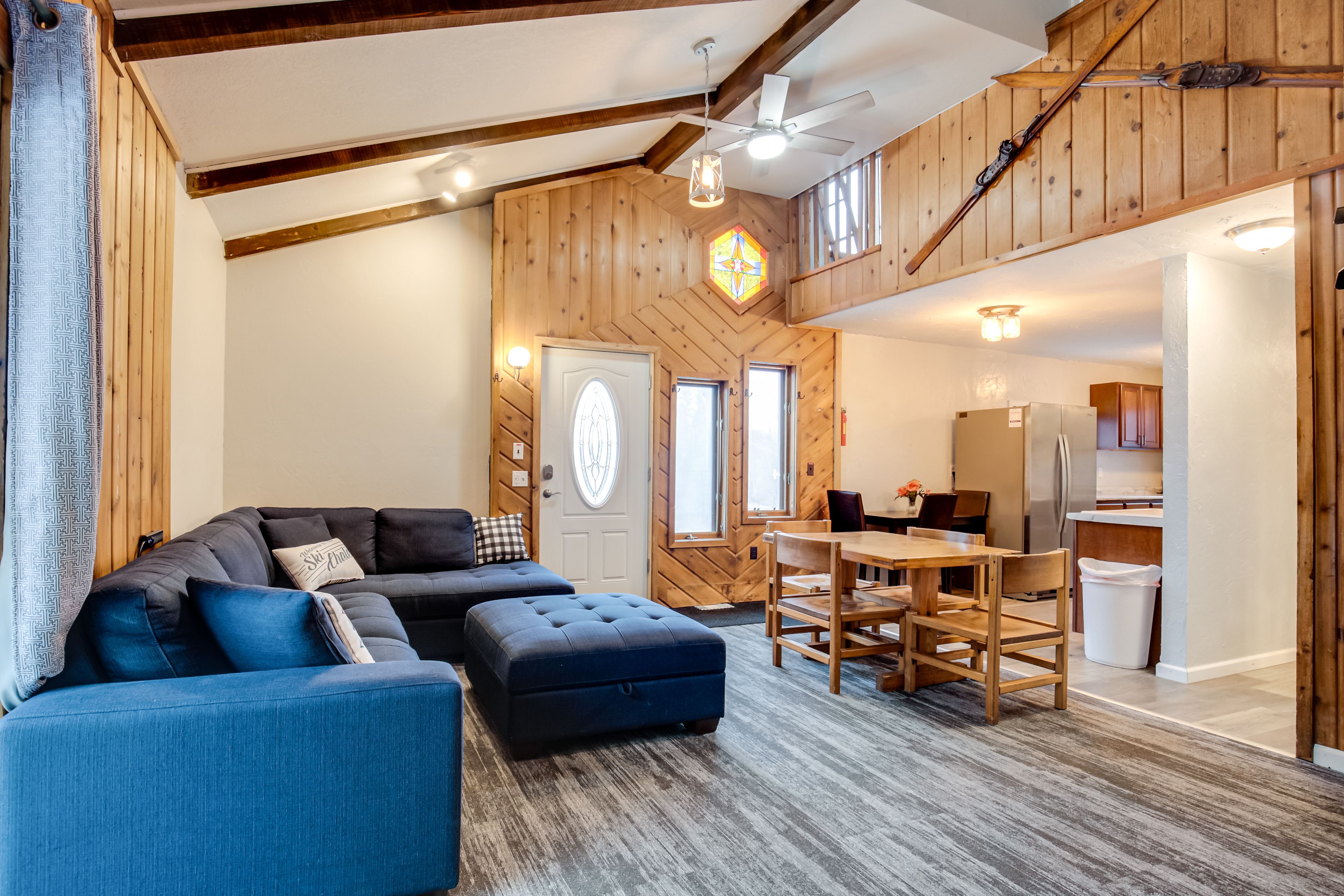 Living Room | Flat-Screen TV | Free WiFi