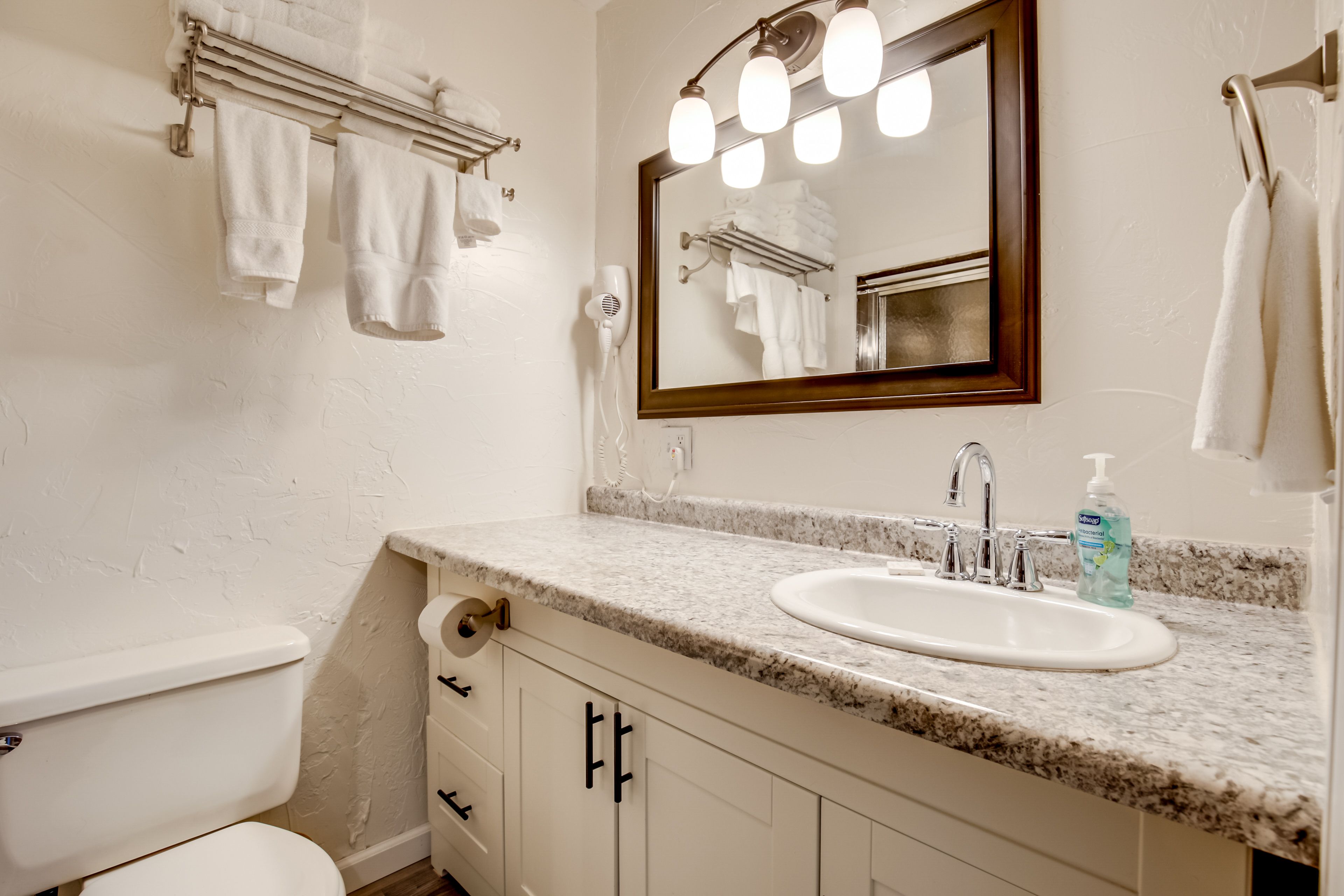 Full Bathroom | Towels Provided | Sauna