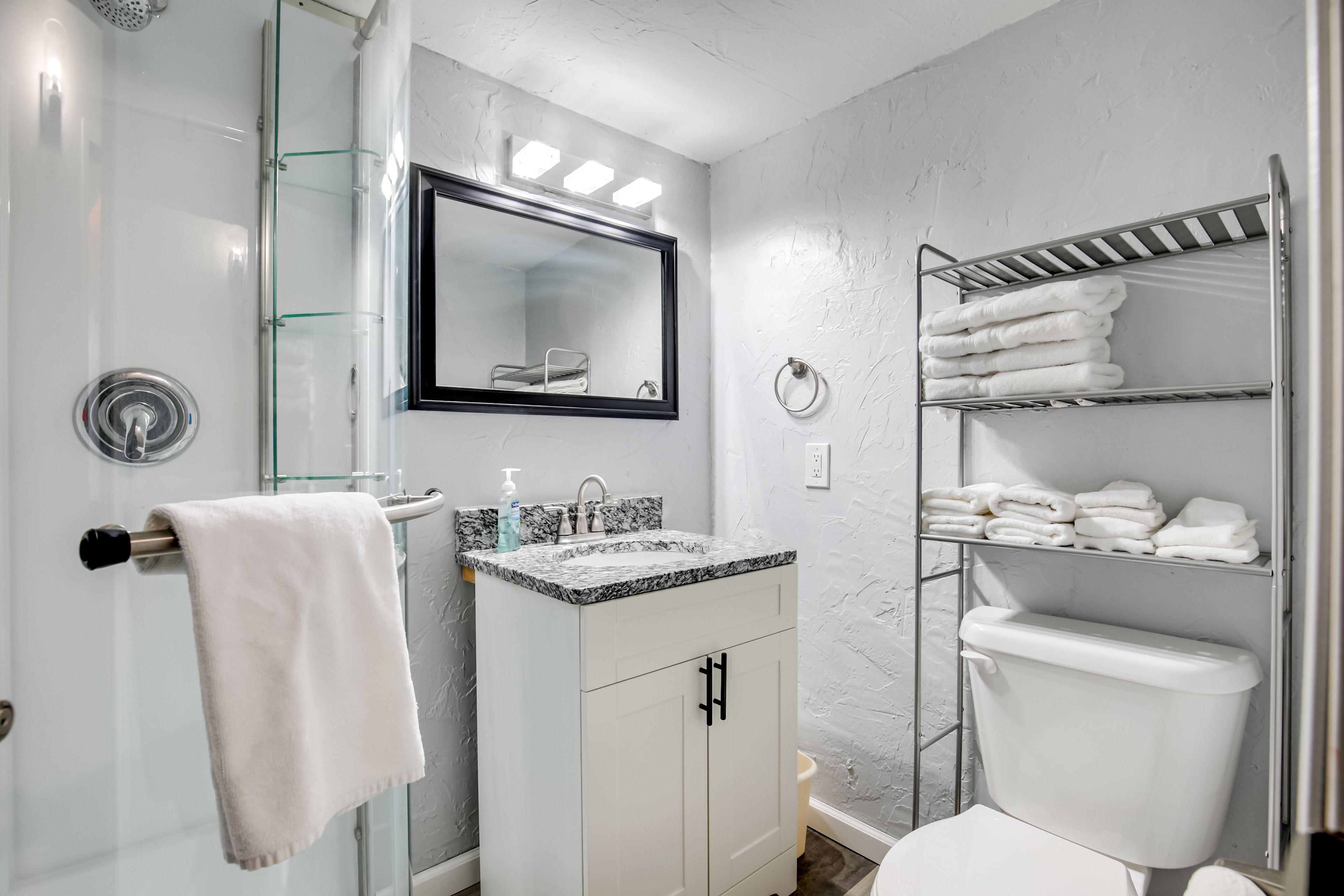 Full Bathroom | Complimentary Toiletries