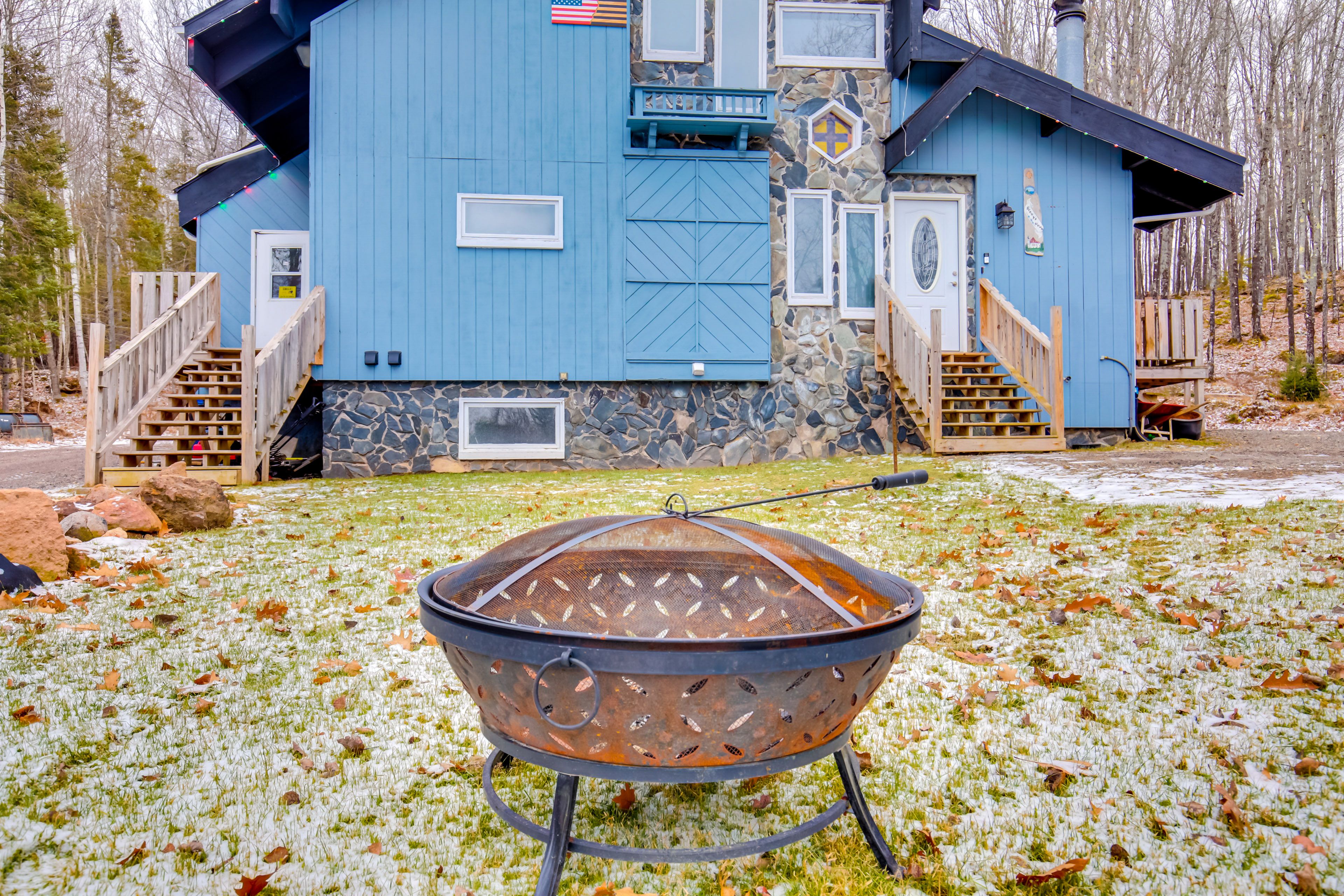 Shared Fire Pit | Gas Grill Available | Walk to Ski Lift
