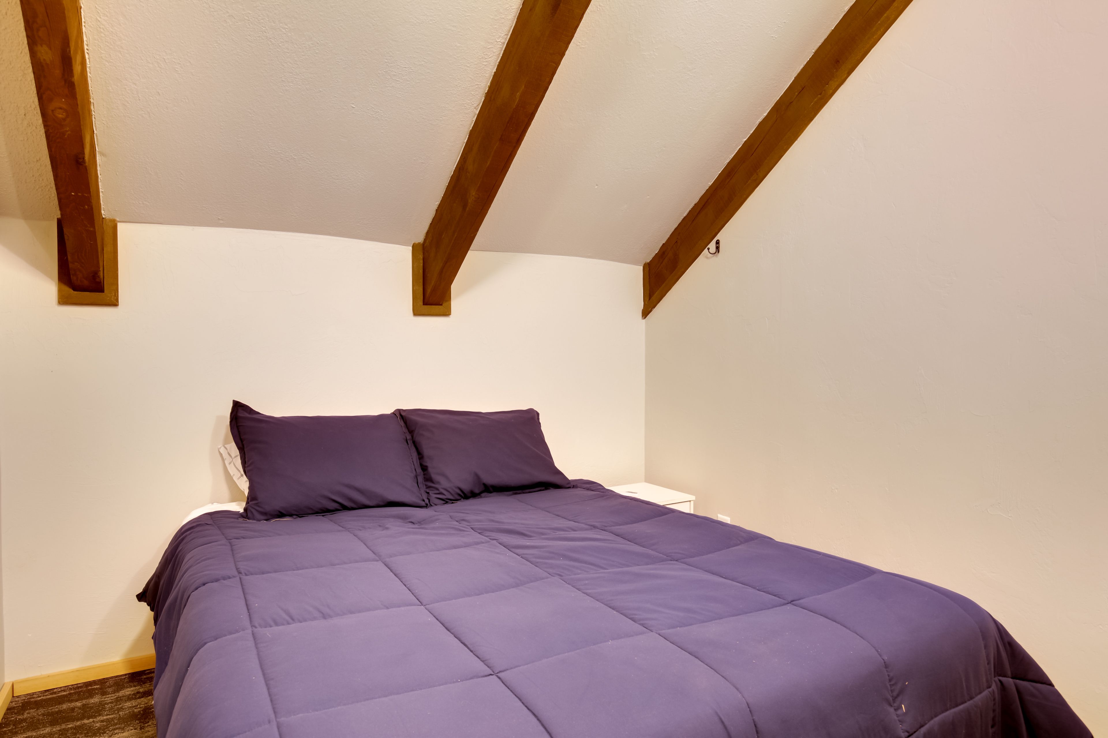 Bedroom 2 | Queen Bed