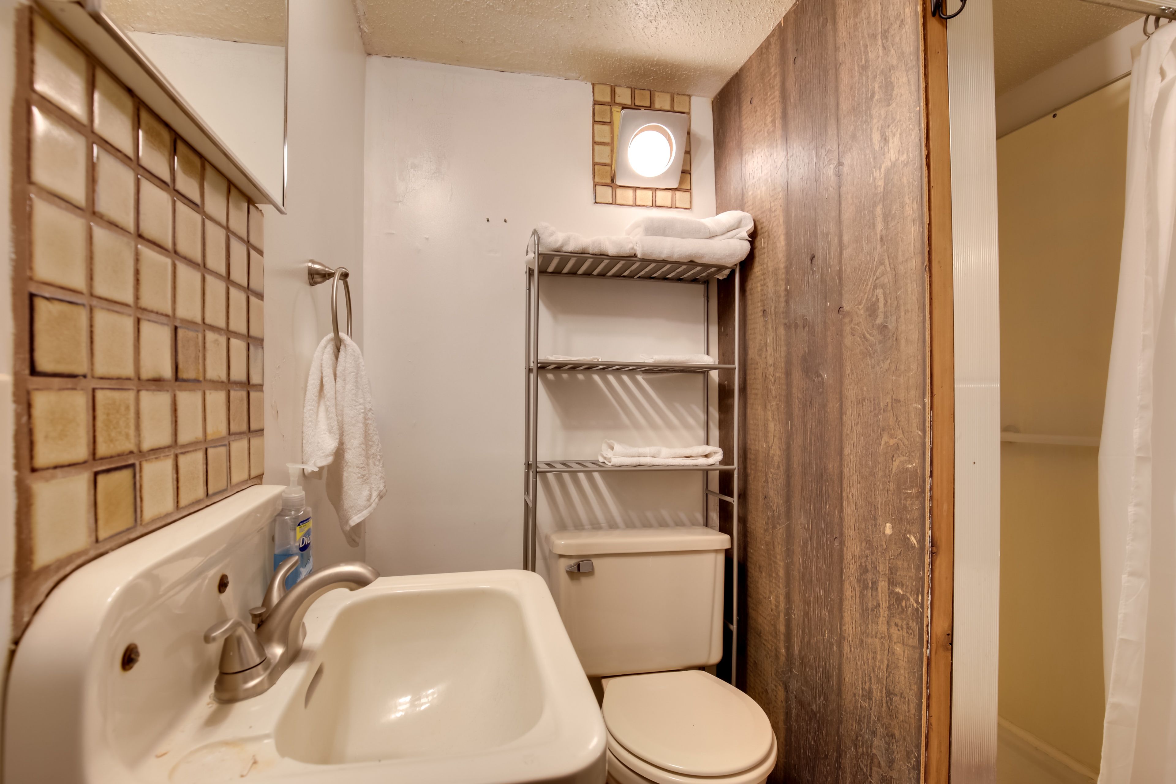 Full Bathroom | Complimentary Toiletries