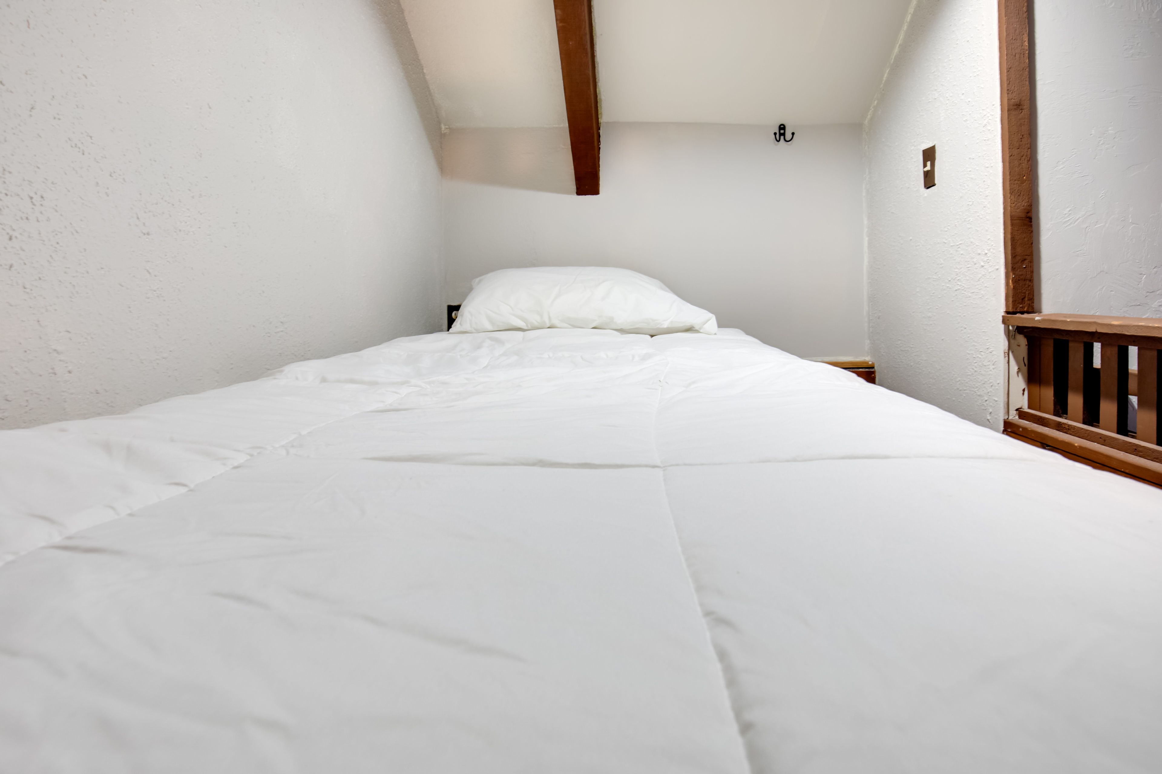 Sleeping Nook | Twin Bed