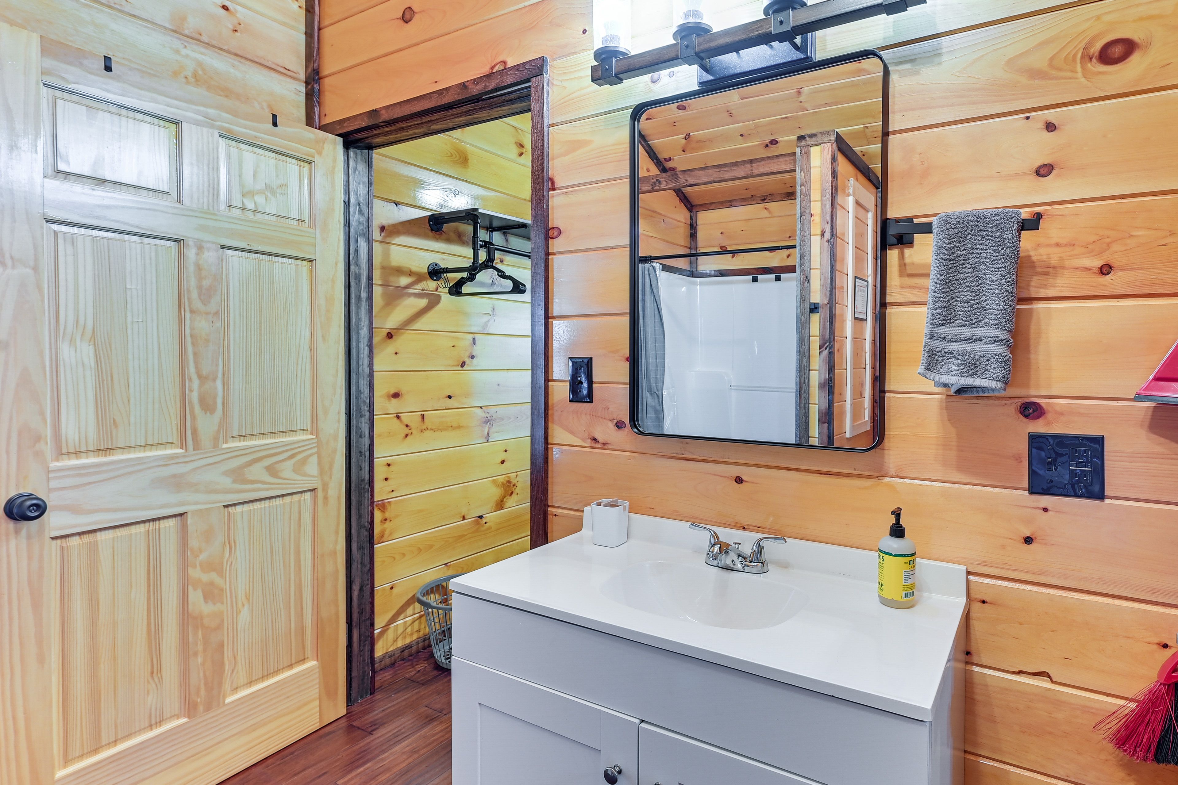 Full Bathroom | Shower | Towels Provided