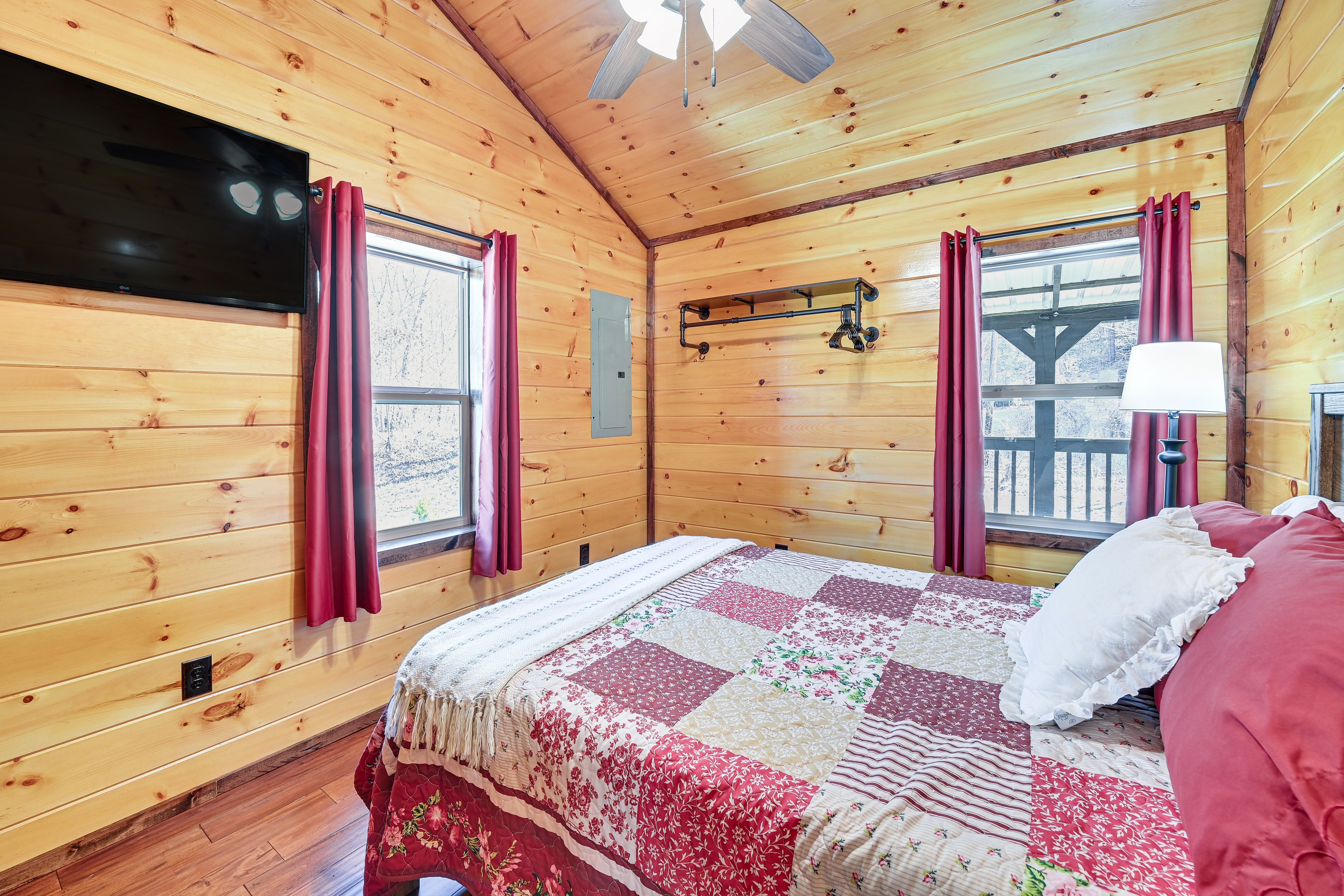 Bedroom 2 | Full Bed | Smart TV