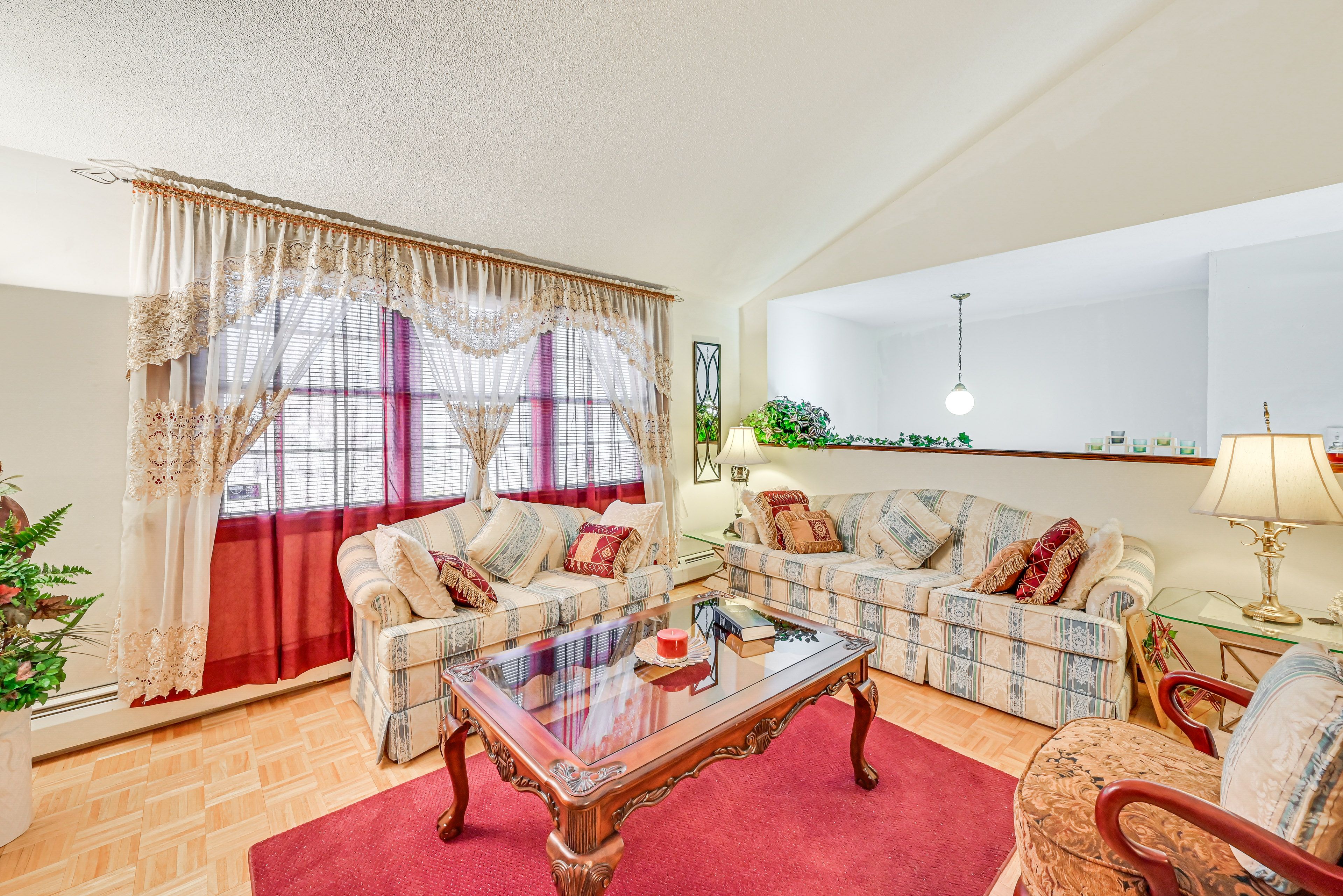 Living Room | Top Level | Free WiFi