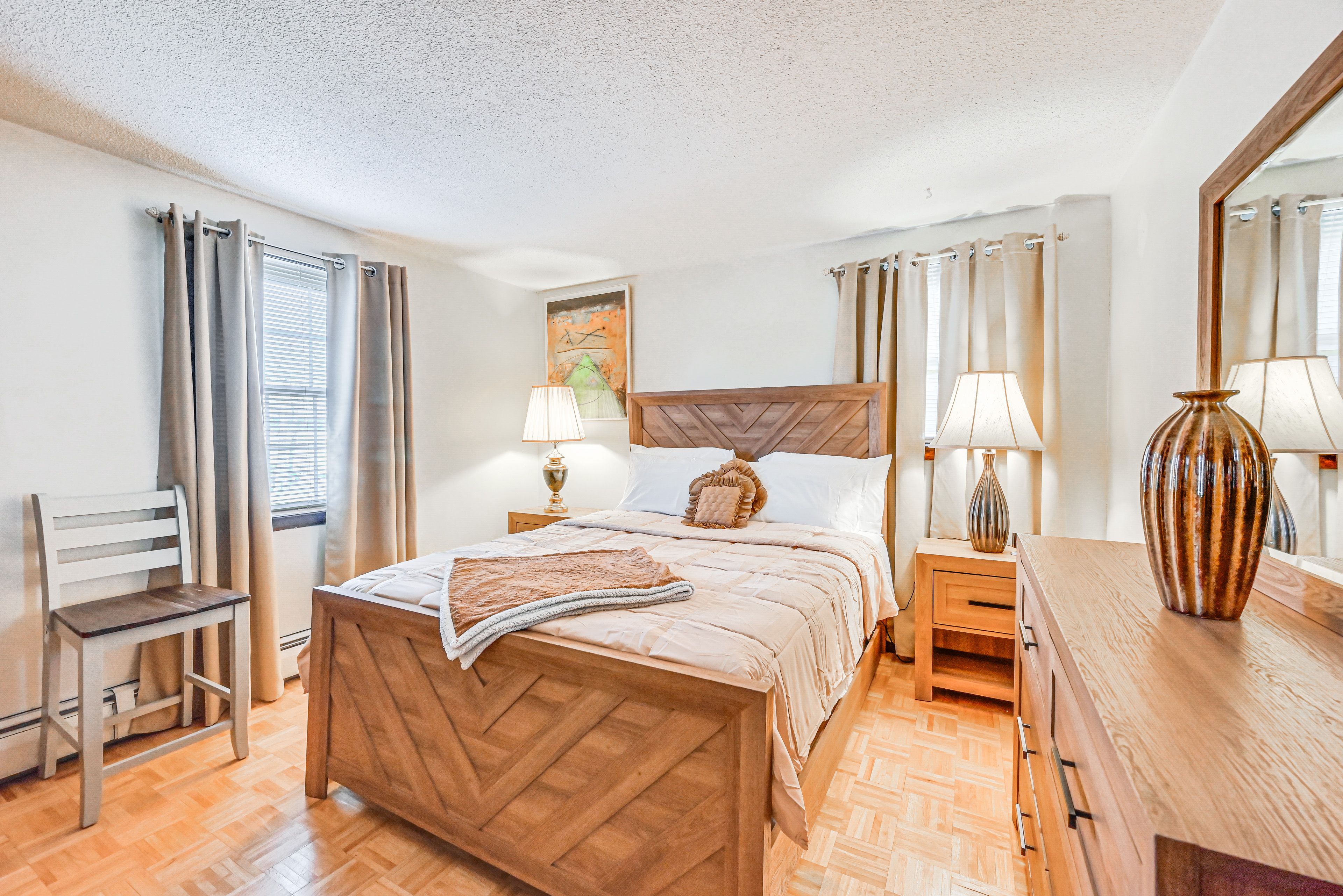 Bedroom 2 | Top Level | Queen Bed | Smart TV