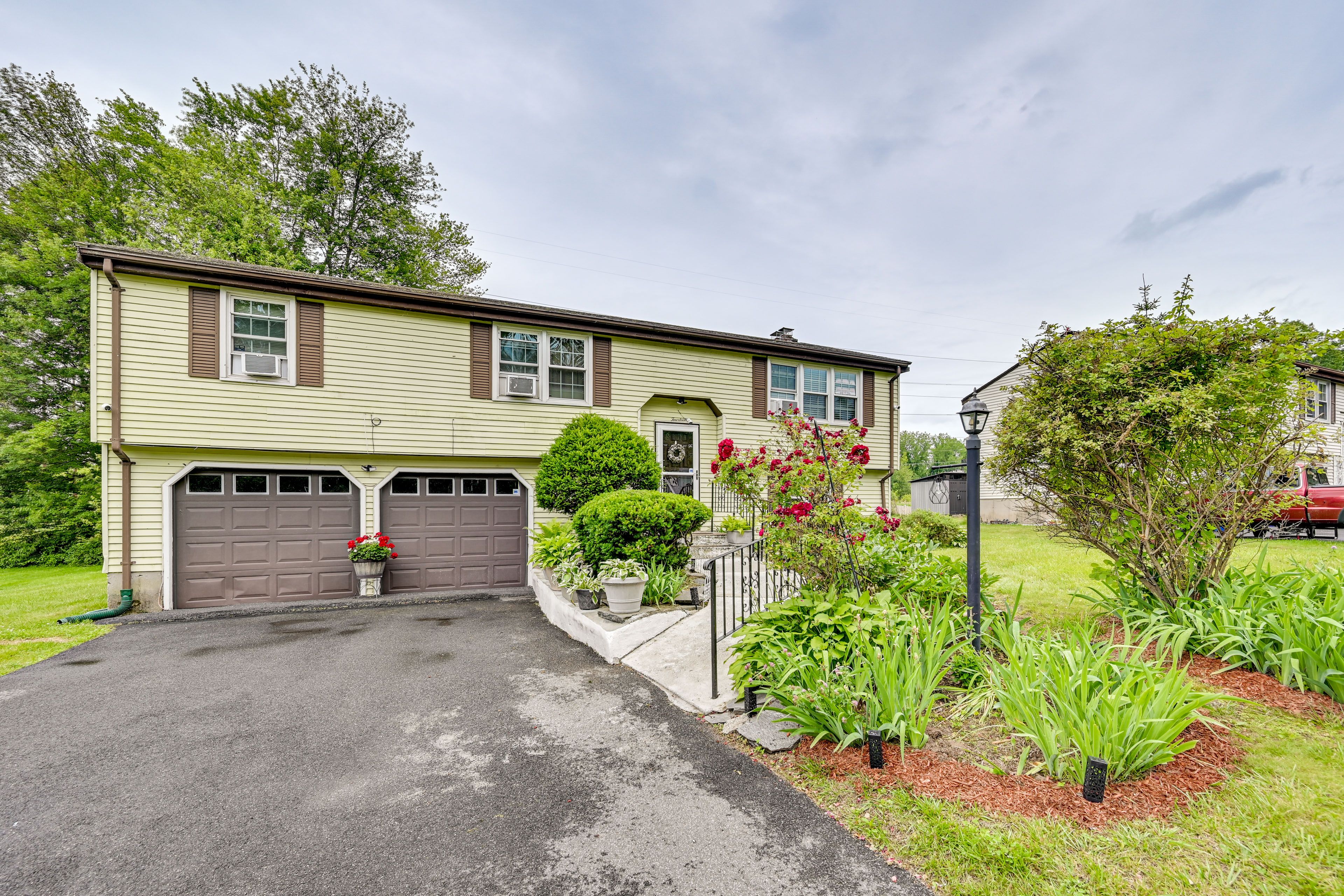 Parking | Driveway (2 Vehicles)