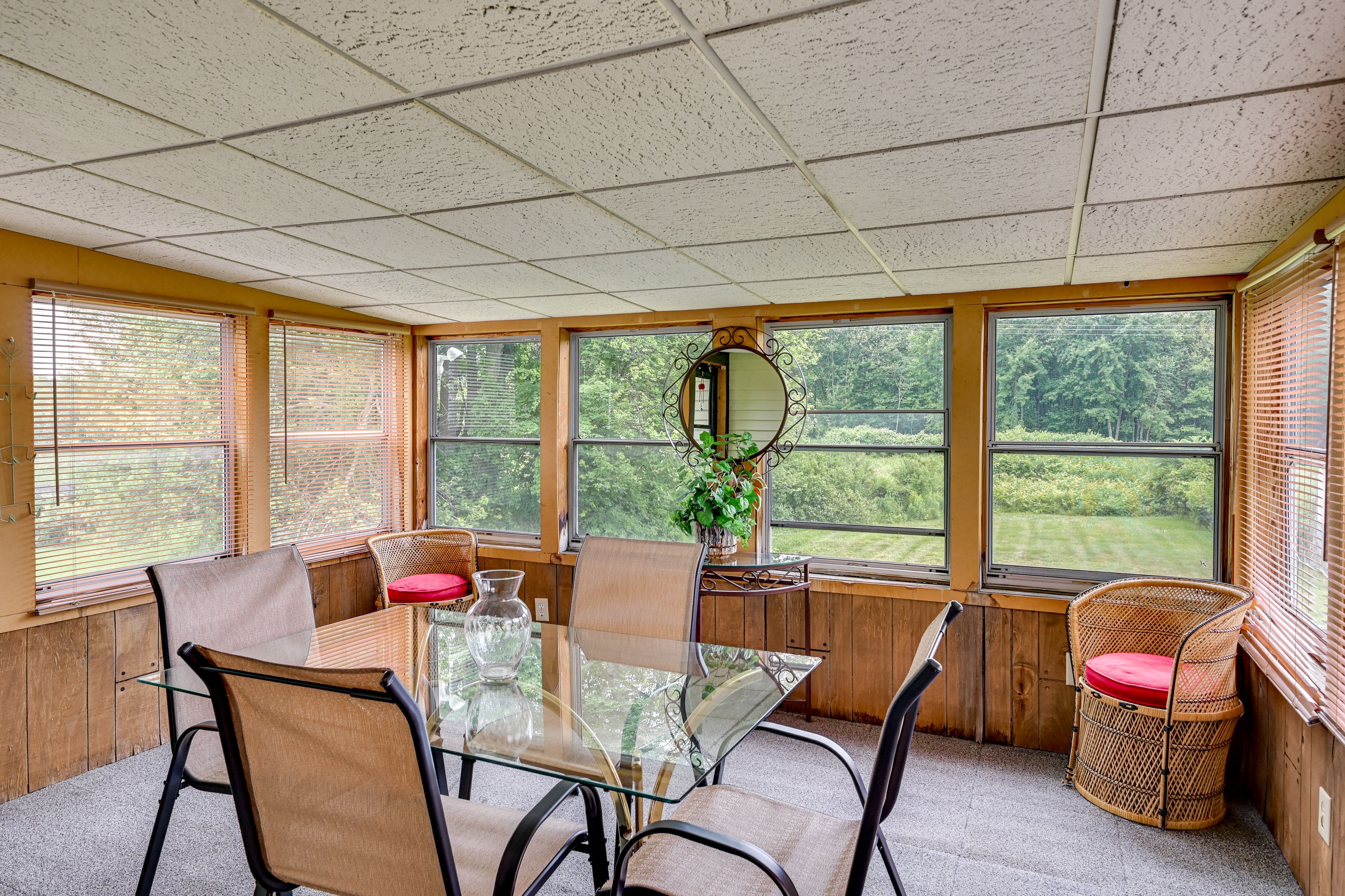 Screened Porch | Dining Area