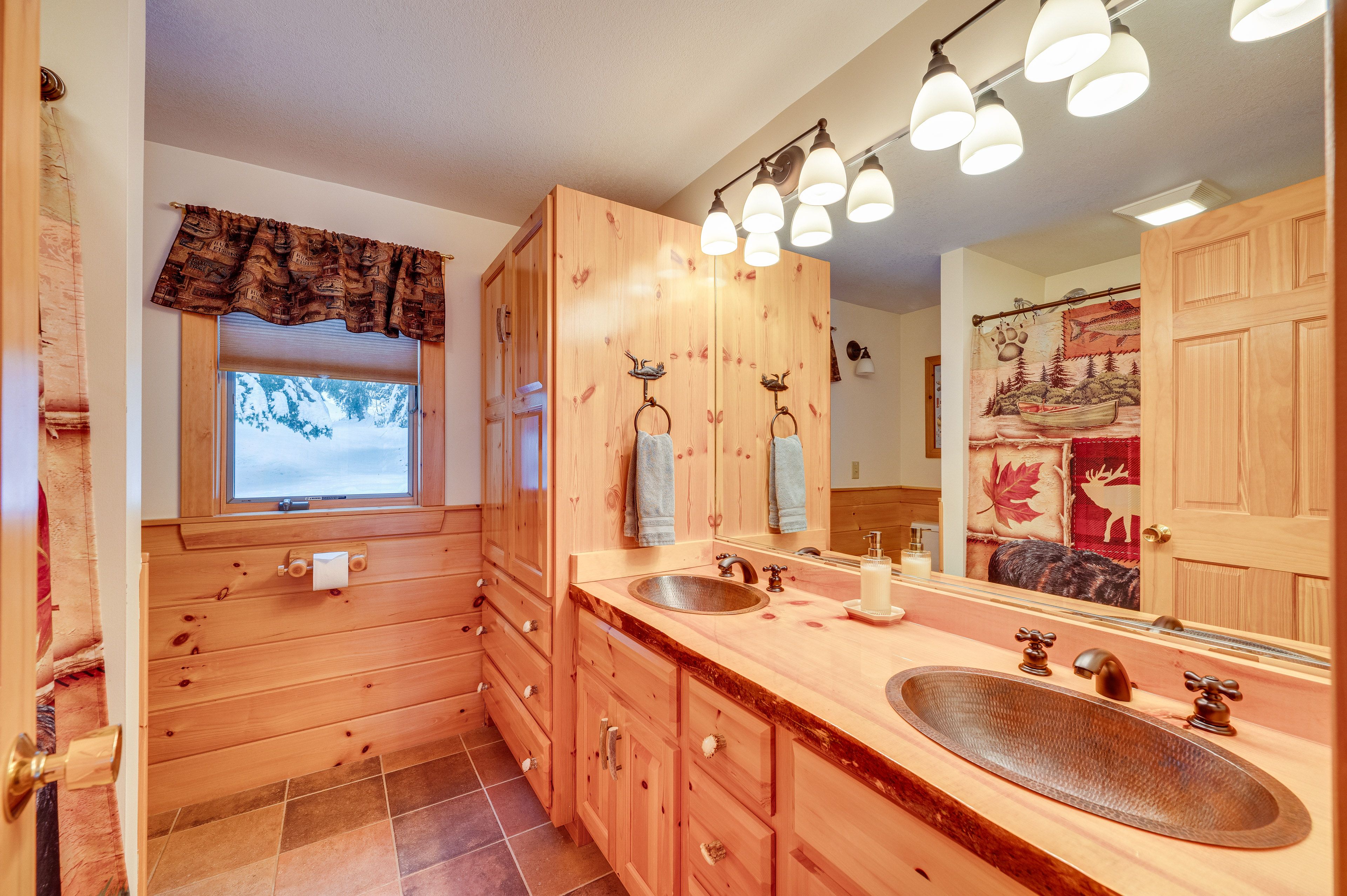 En-Suite Bathroom | 1st Floor