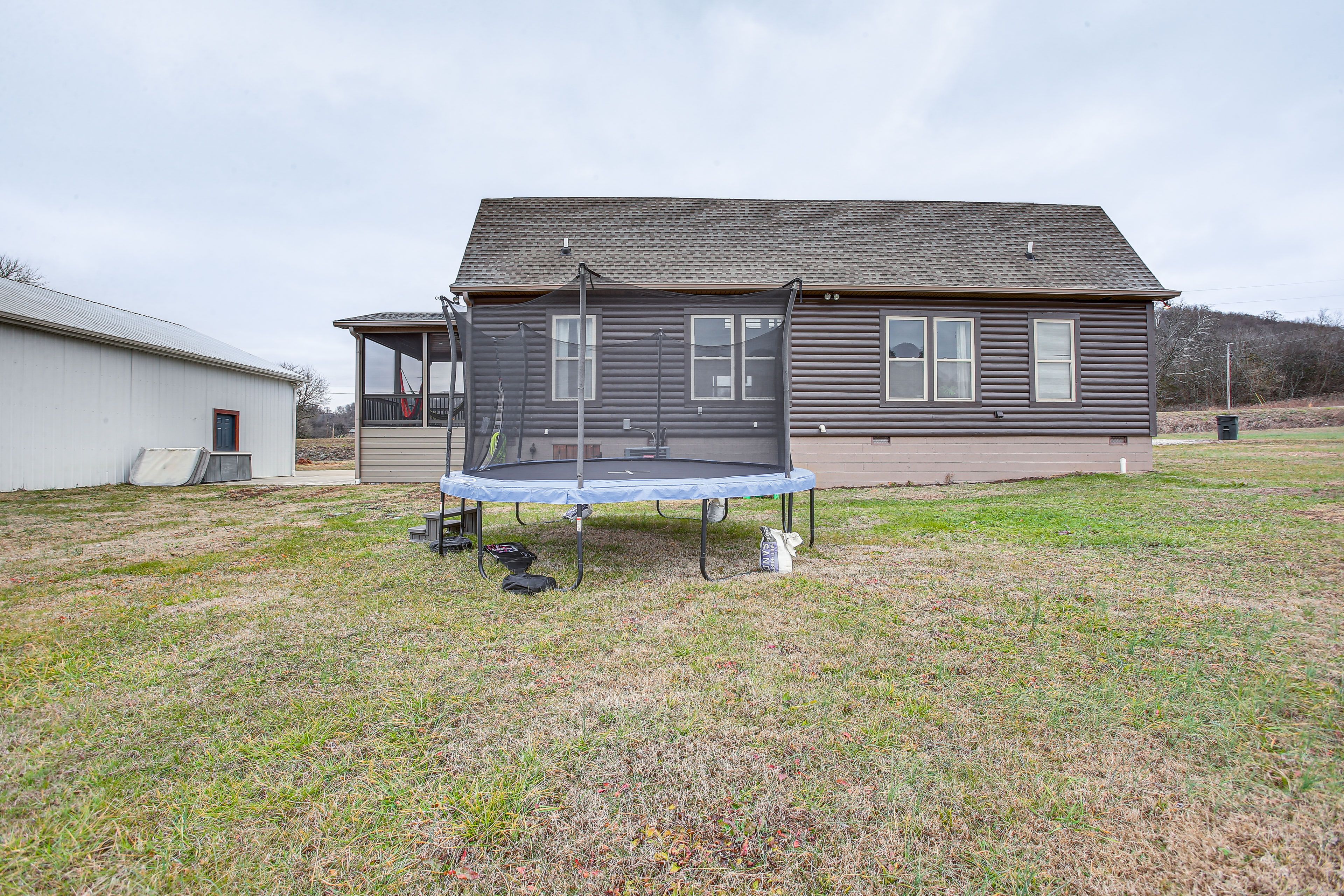 Backyard | Trampoline | Children's Playset