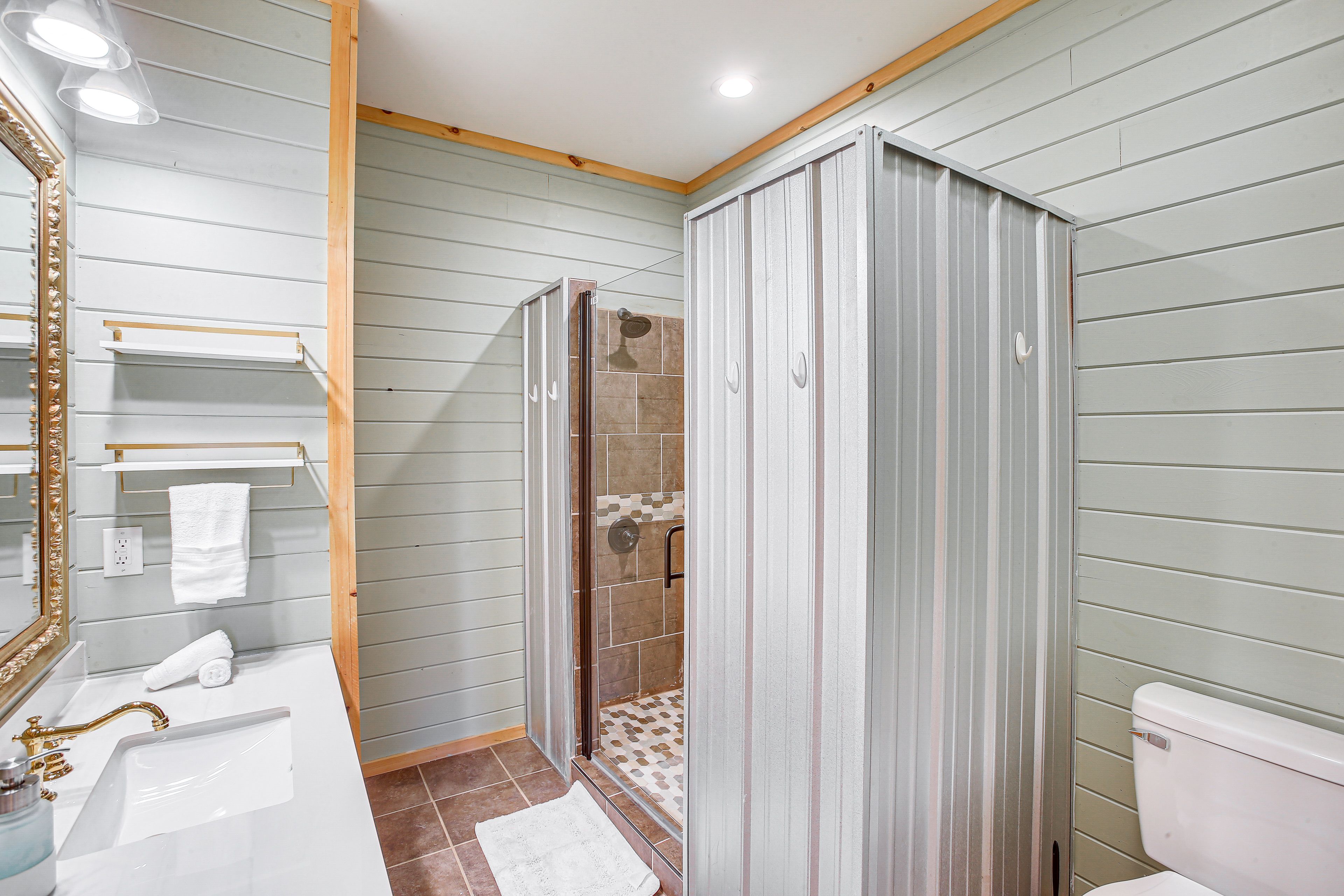 En-Suite Bathroom | 1st Floor