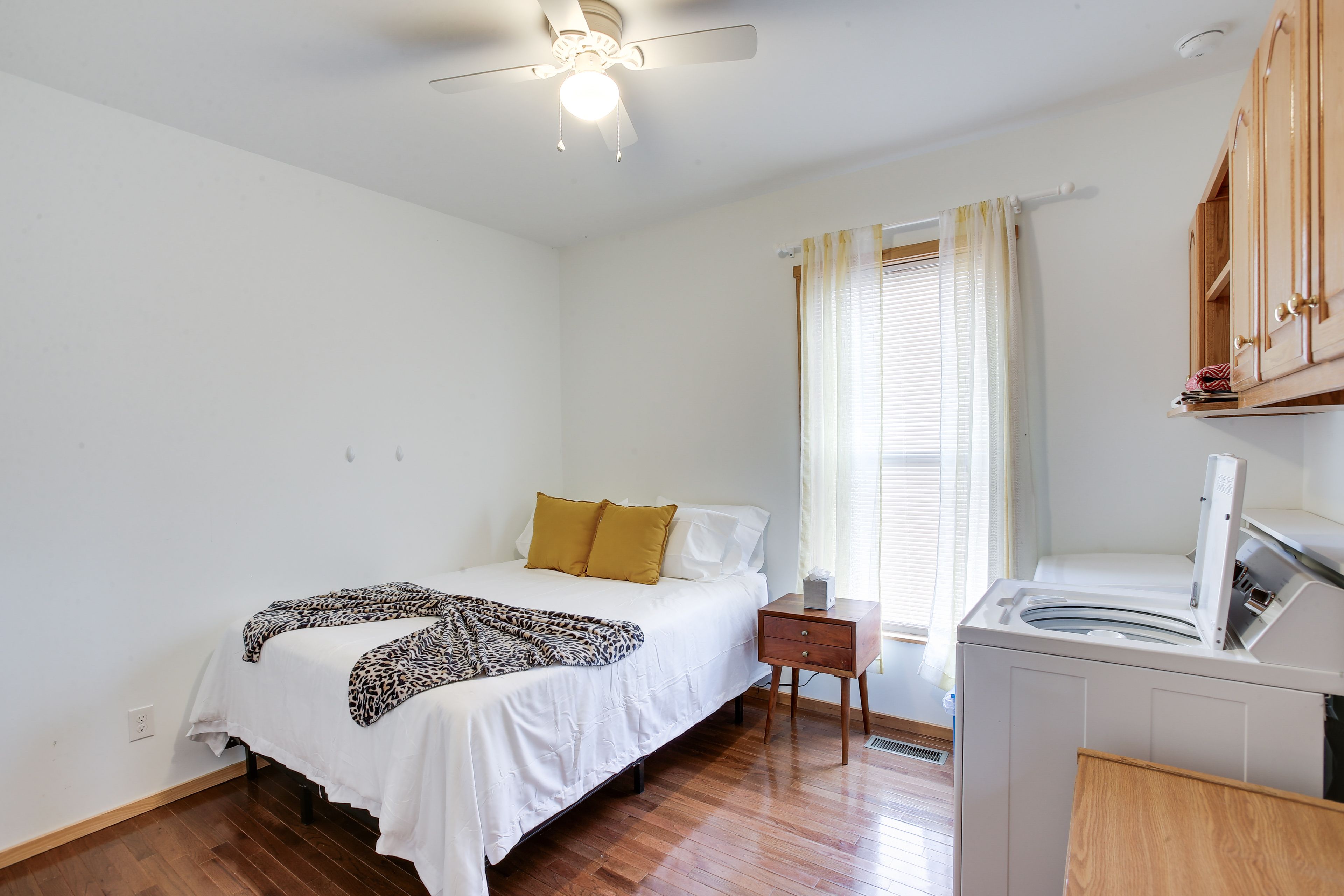 Bedroom 2 | Queen Bed | 1st Floor