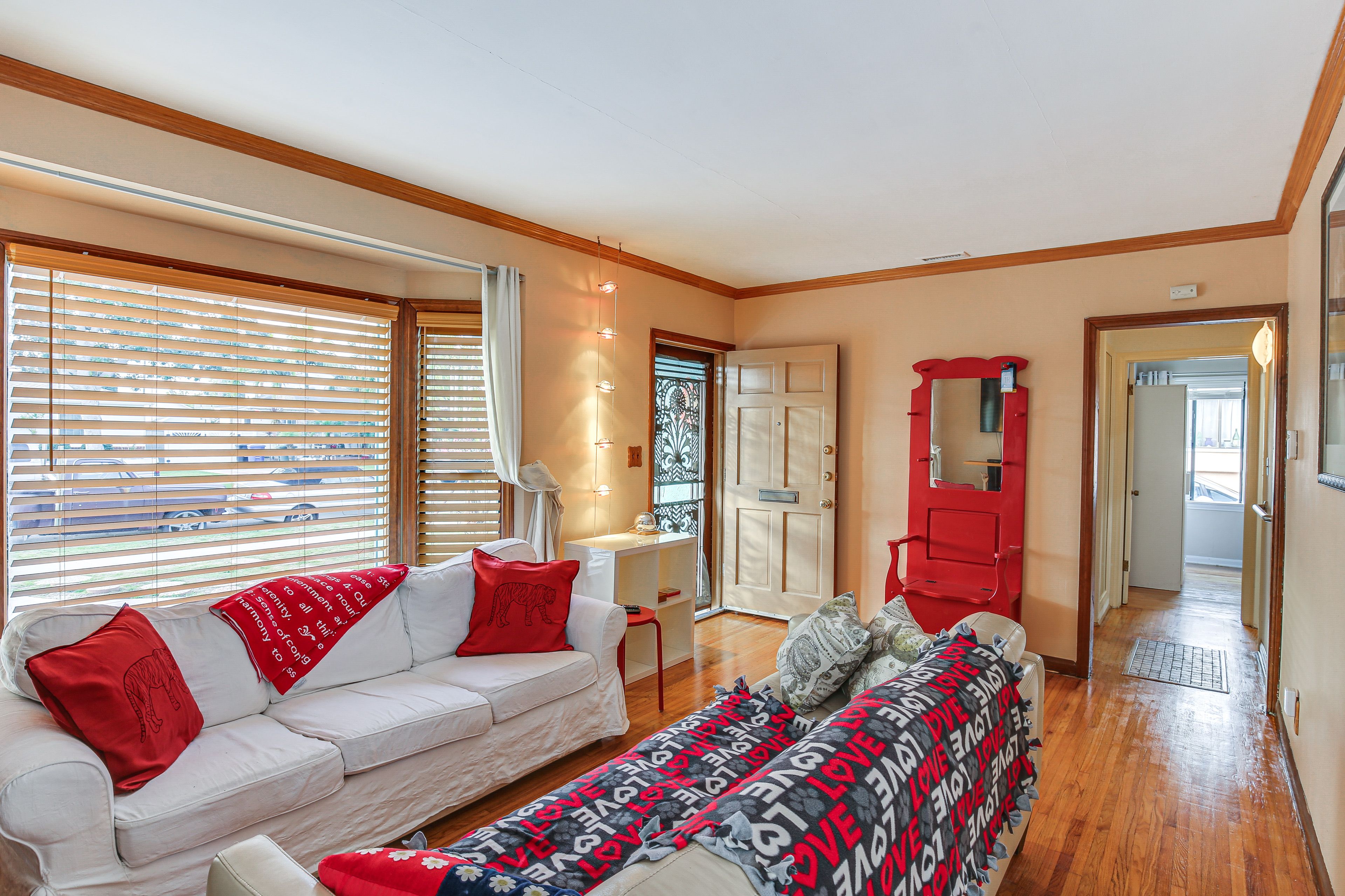 Living Room | Free WiFi | Smart TV | Central Heating | No A/C