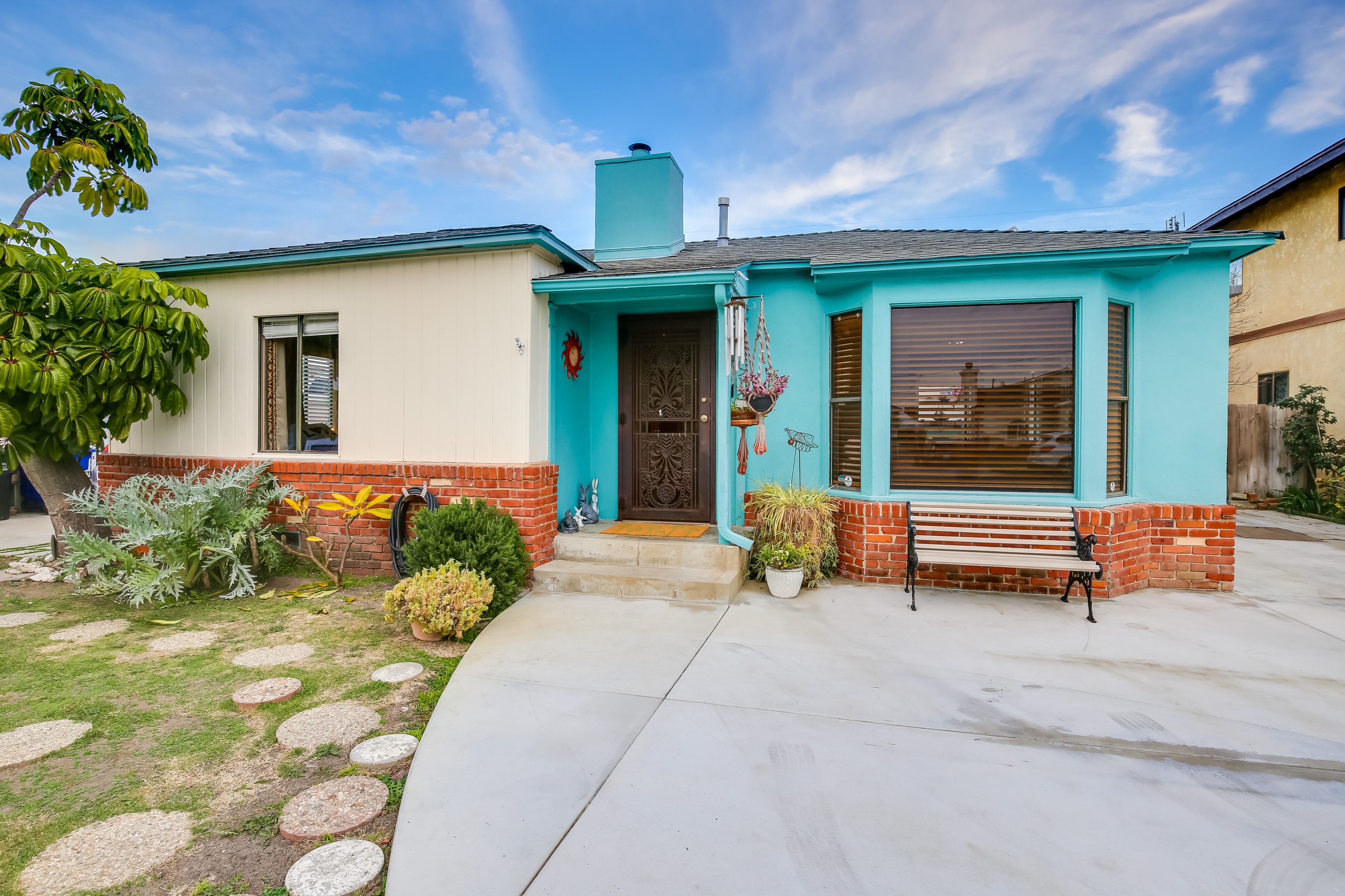 Gardena Vacation Rental | 2BR | 1BA | 800 Sq Ft | 2 Steps to Enter
