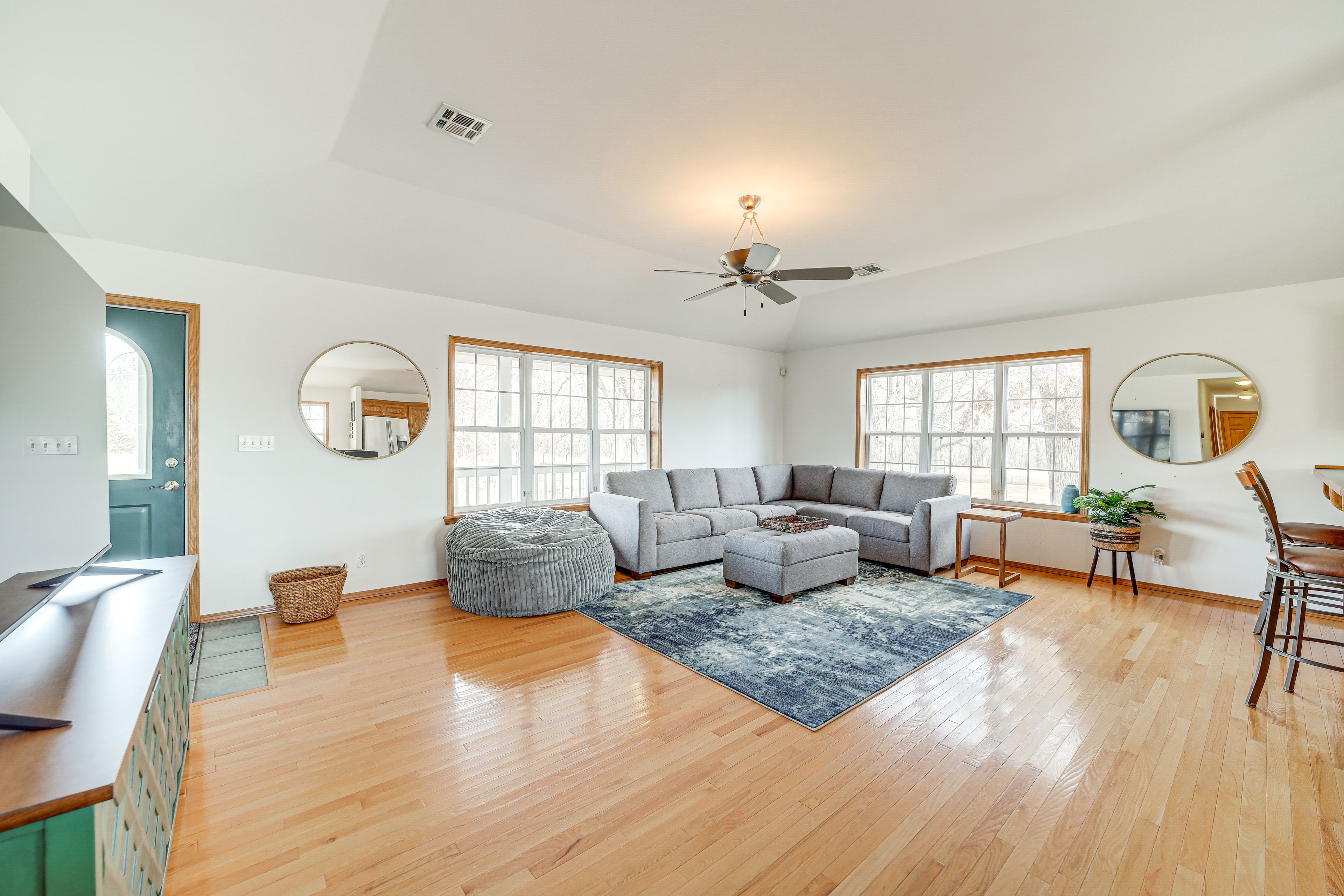 Living Room | Free WiFi | Central A/C & Heat | Smart TV