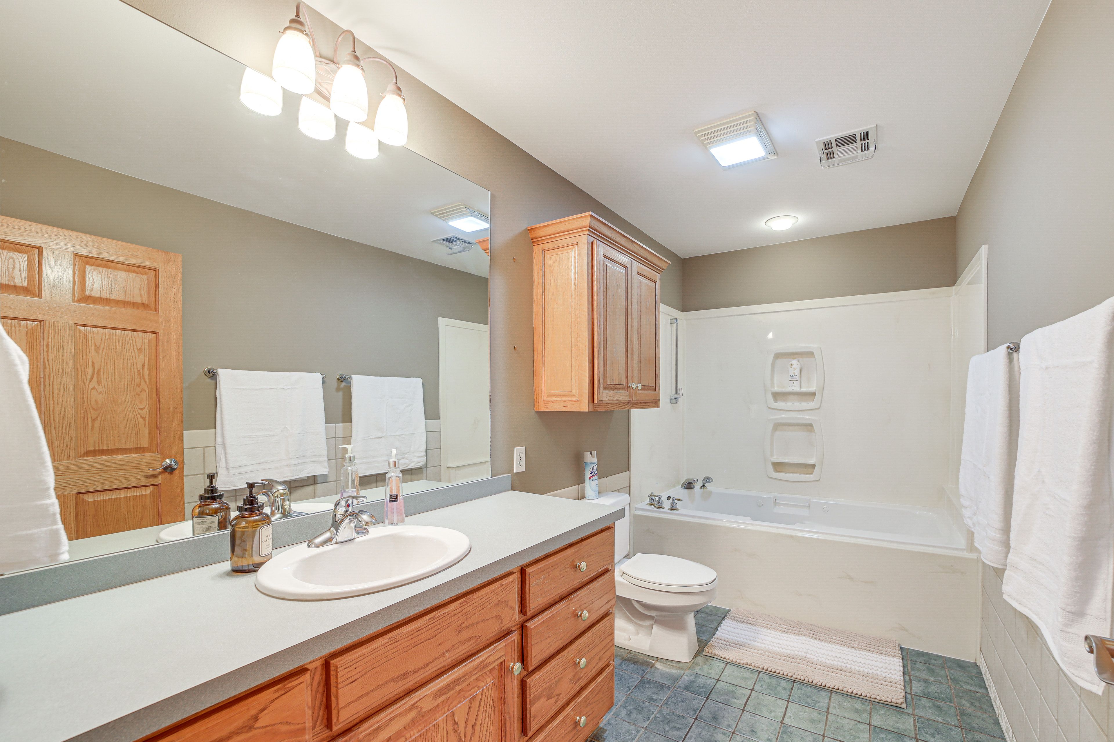 Full Bathroom