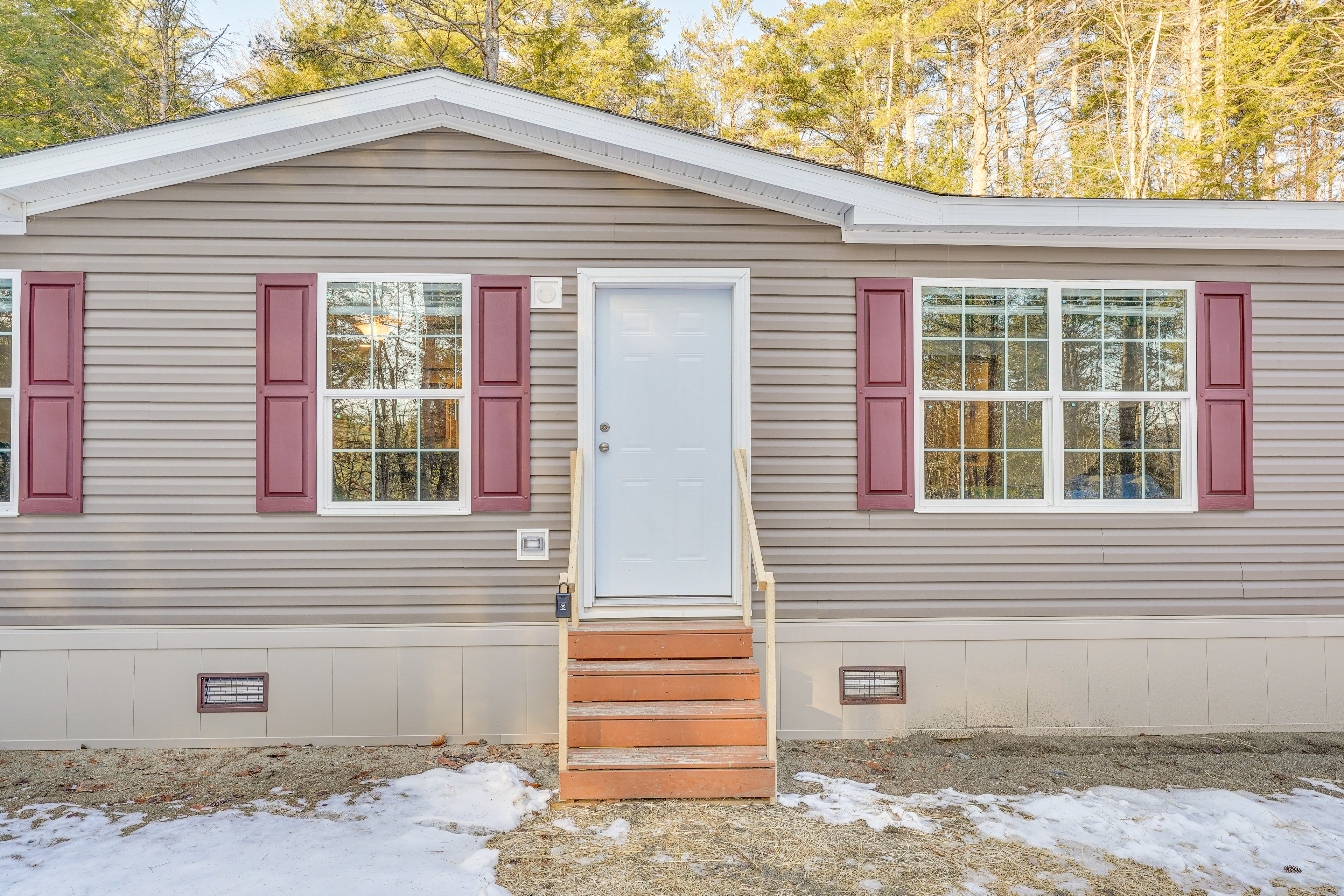 Exterior | Driveway (3 Vehicles)
