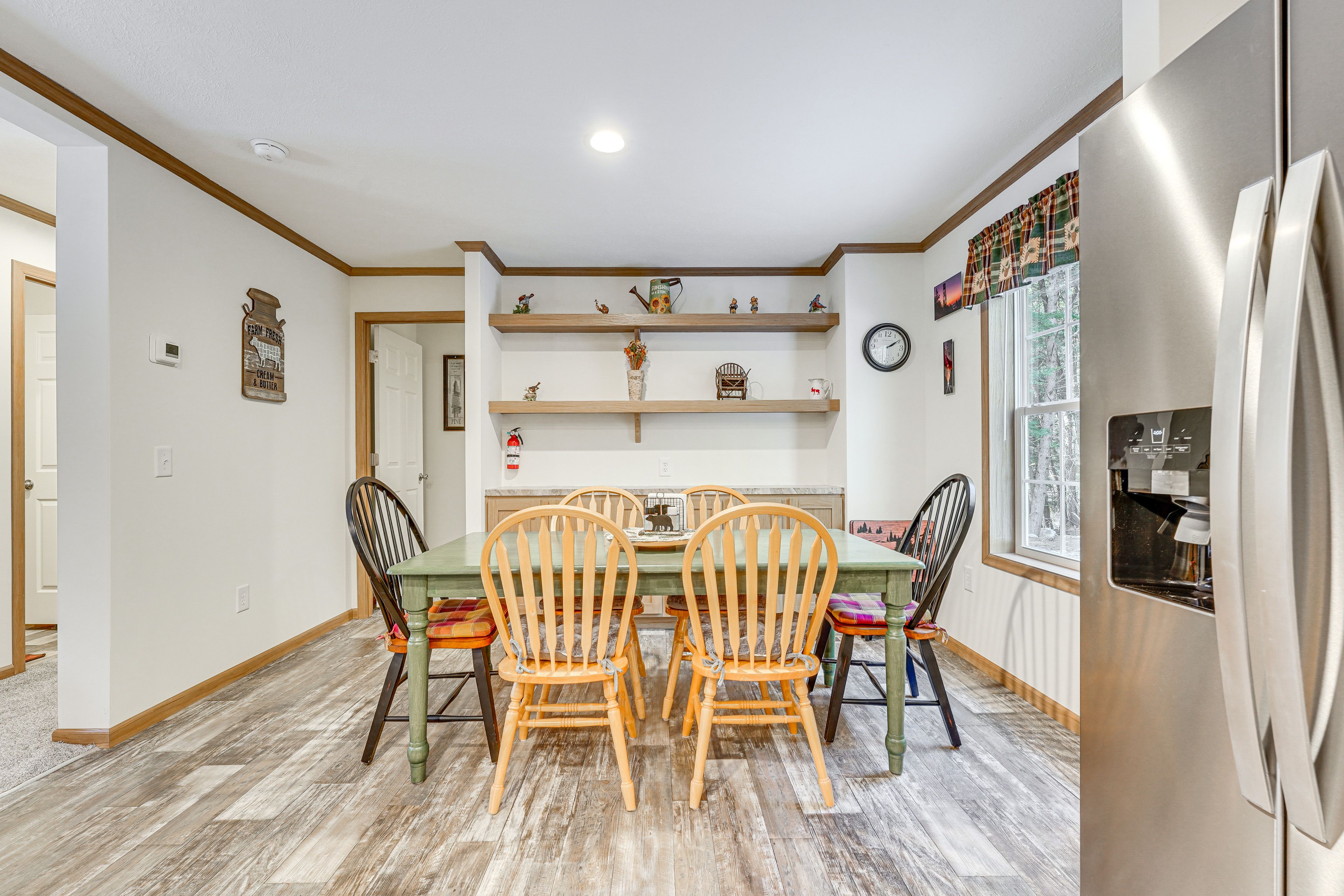 Dining Area | Dishware/Flatware Provided
