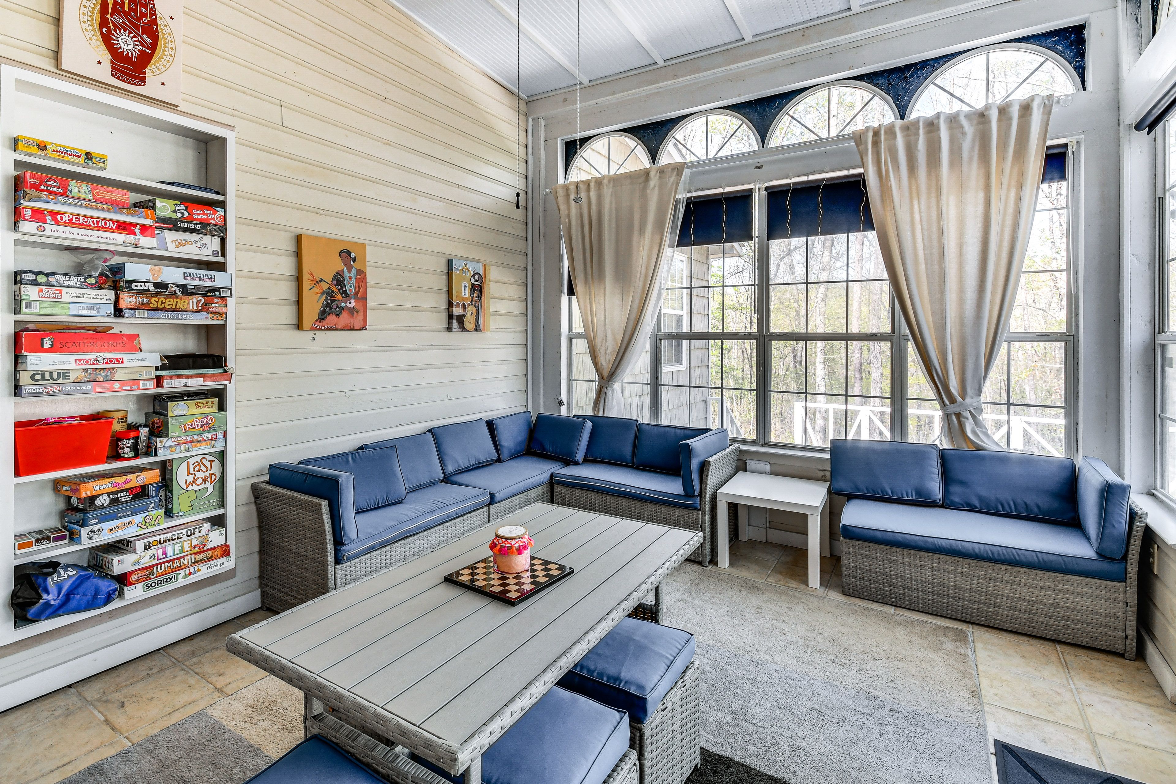 Sunroom | Board Games | 2 Decks | Fire Pit