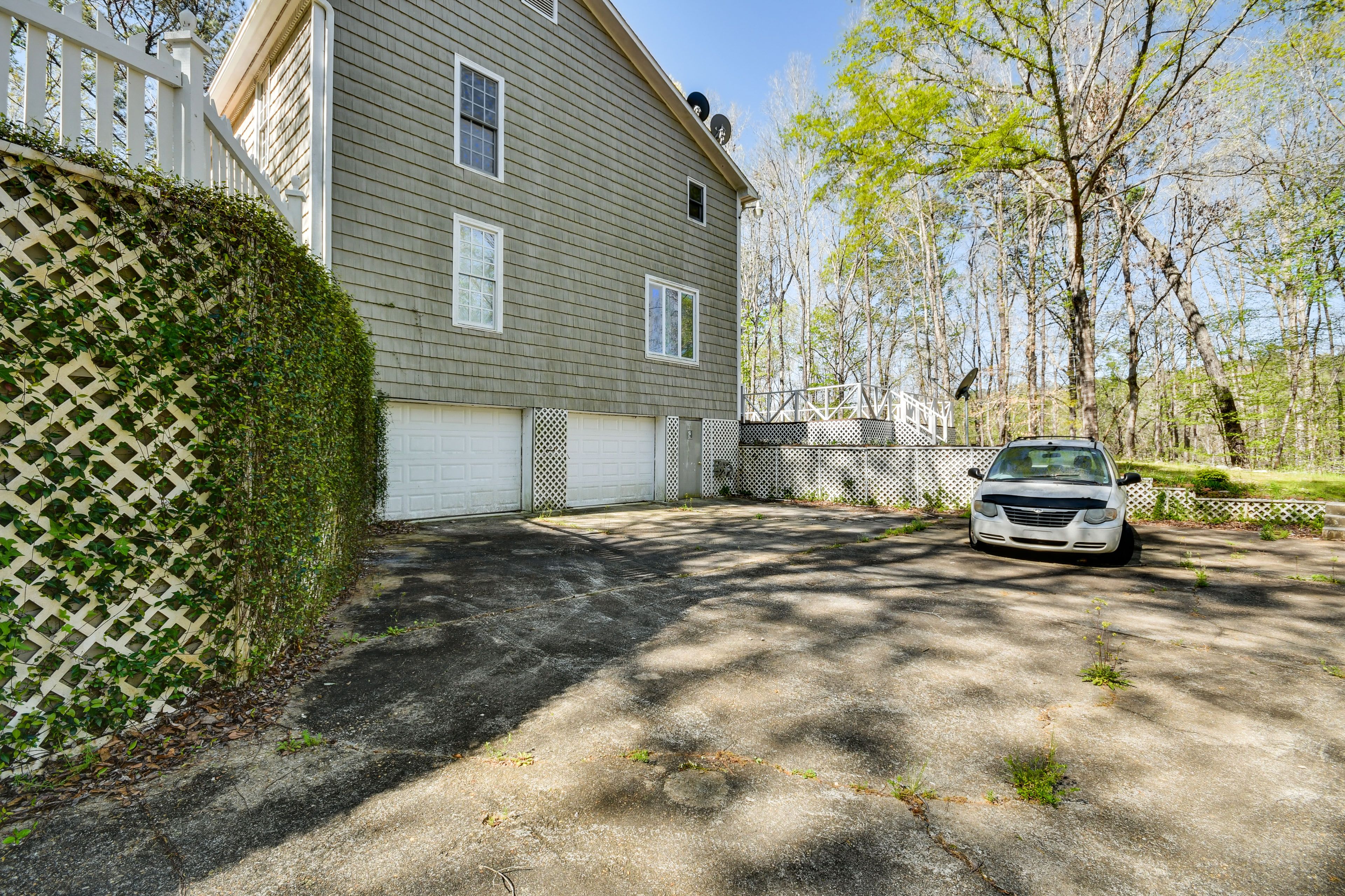 Parking | Driveway (6 Vehicles) | RV Parking Allowed On-Site