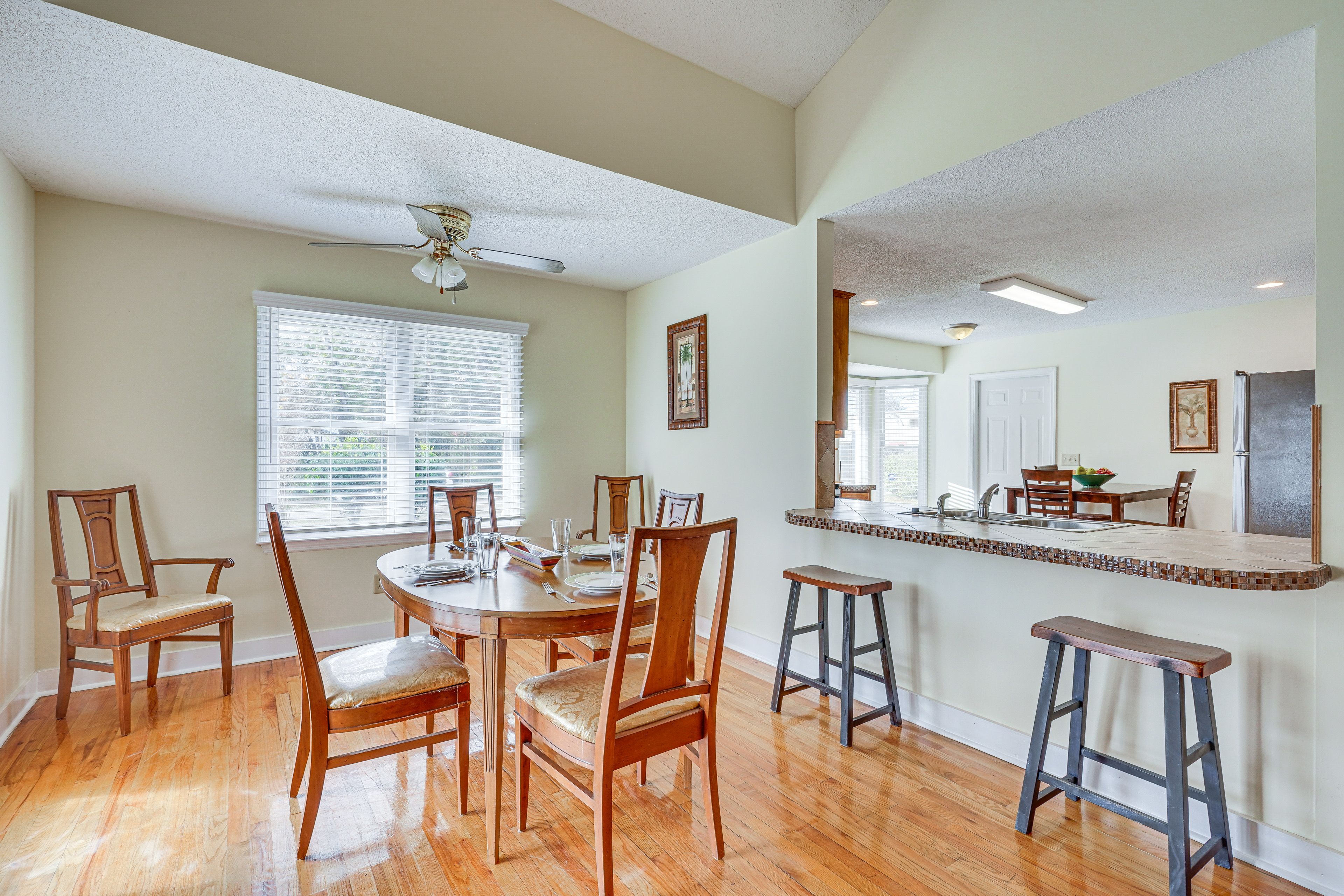 Dining Area | Dishware/Flatware | Trash Bags/Paper Towels
