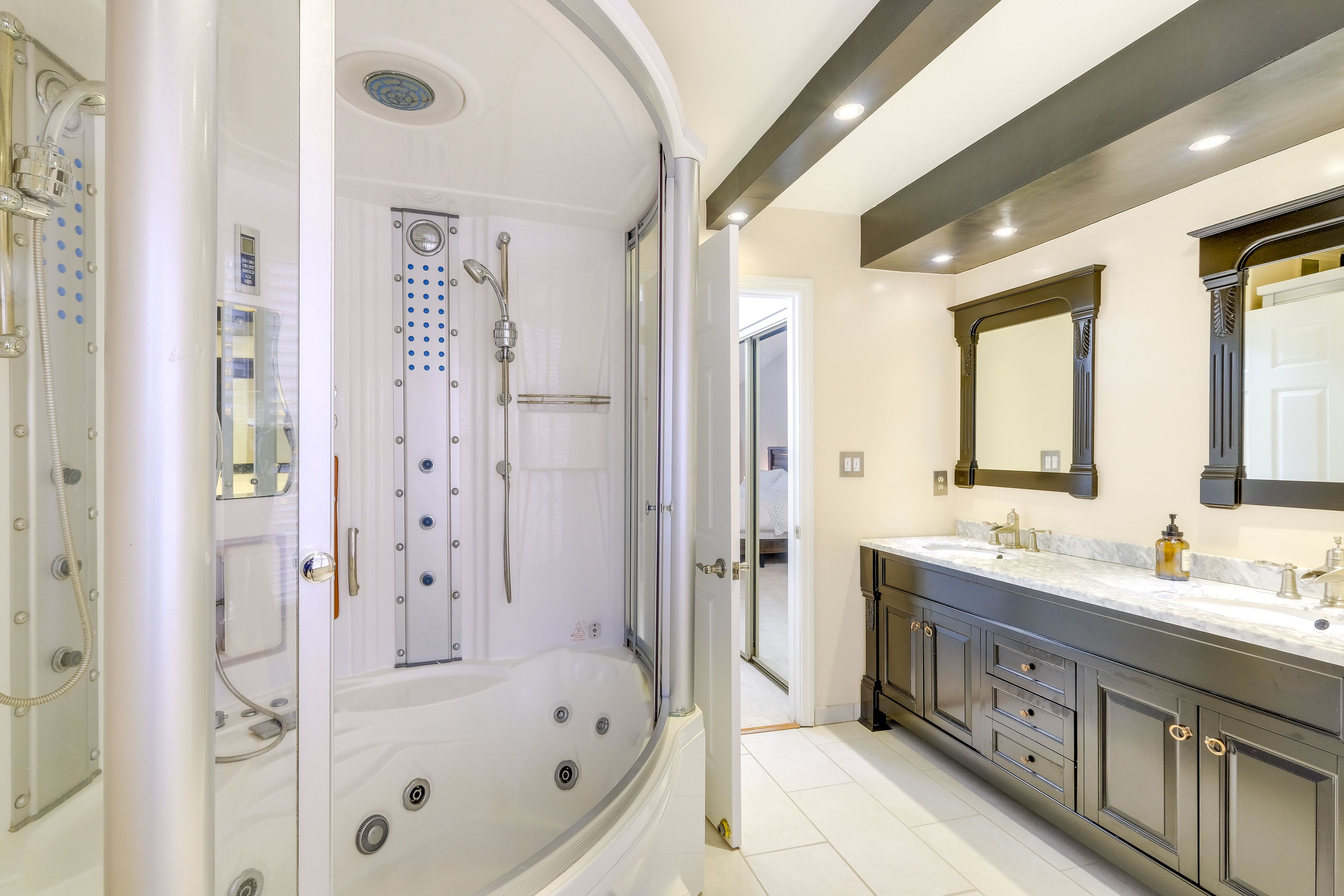 En-Suite Bathroom | 2nd Floor | Towels Provided