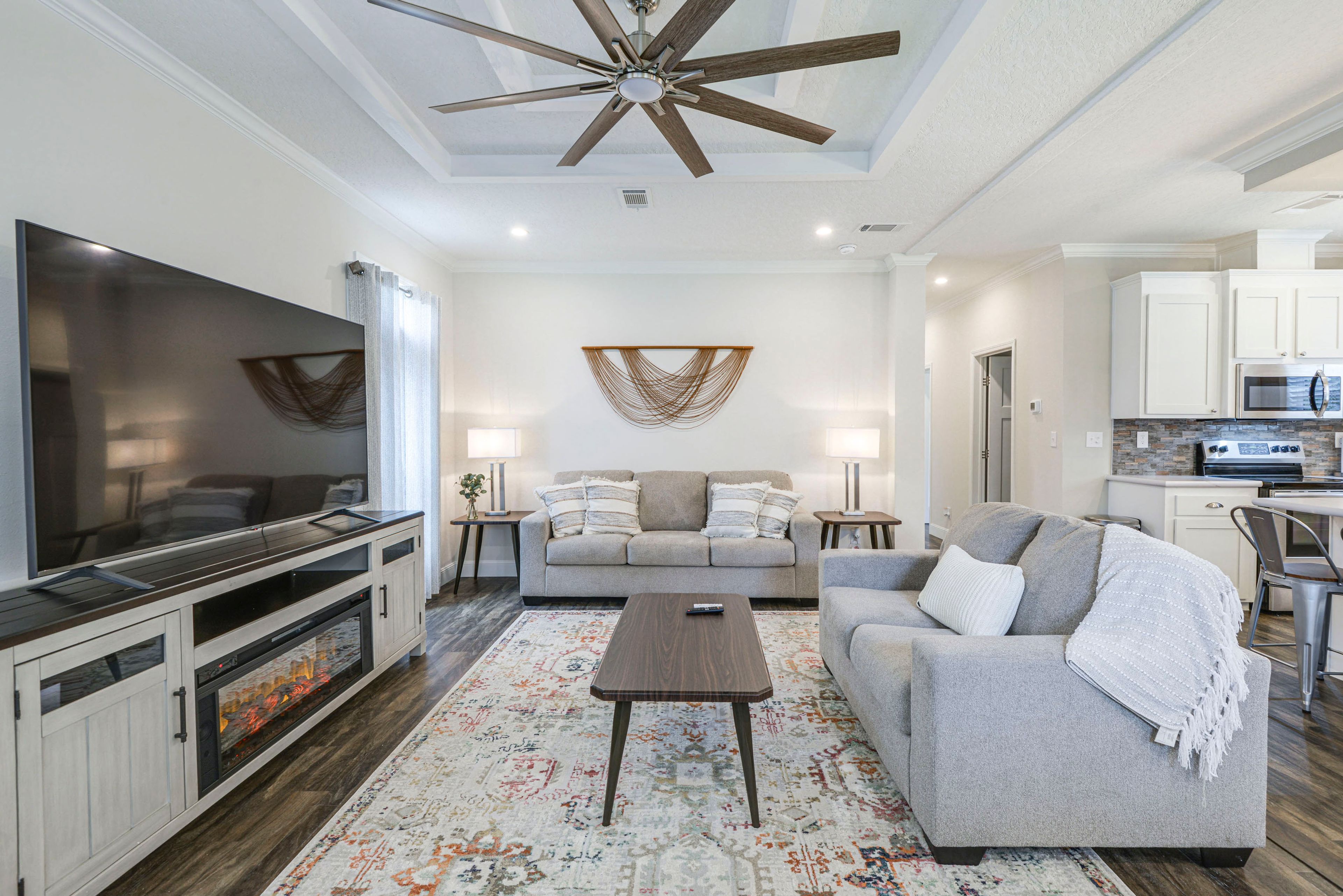 Living Room | Free WiFi | Central Heating & A/C | Smart TV