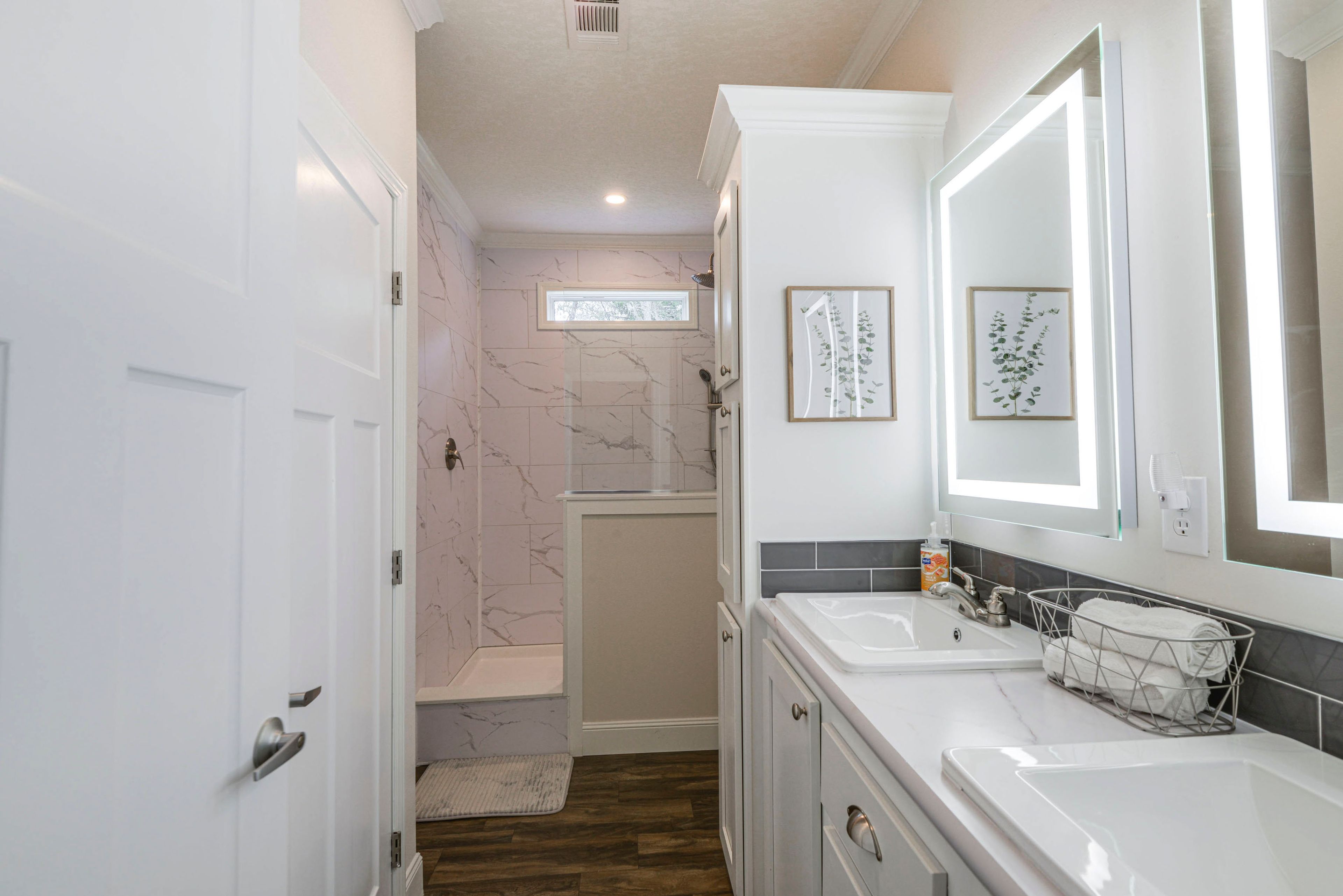 Bathroom | Complimentary Toiletries | Towels Provided